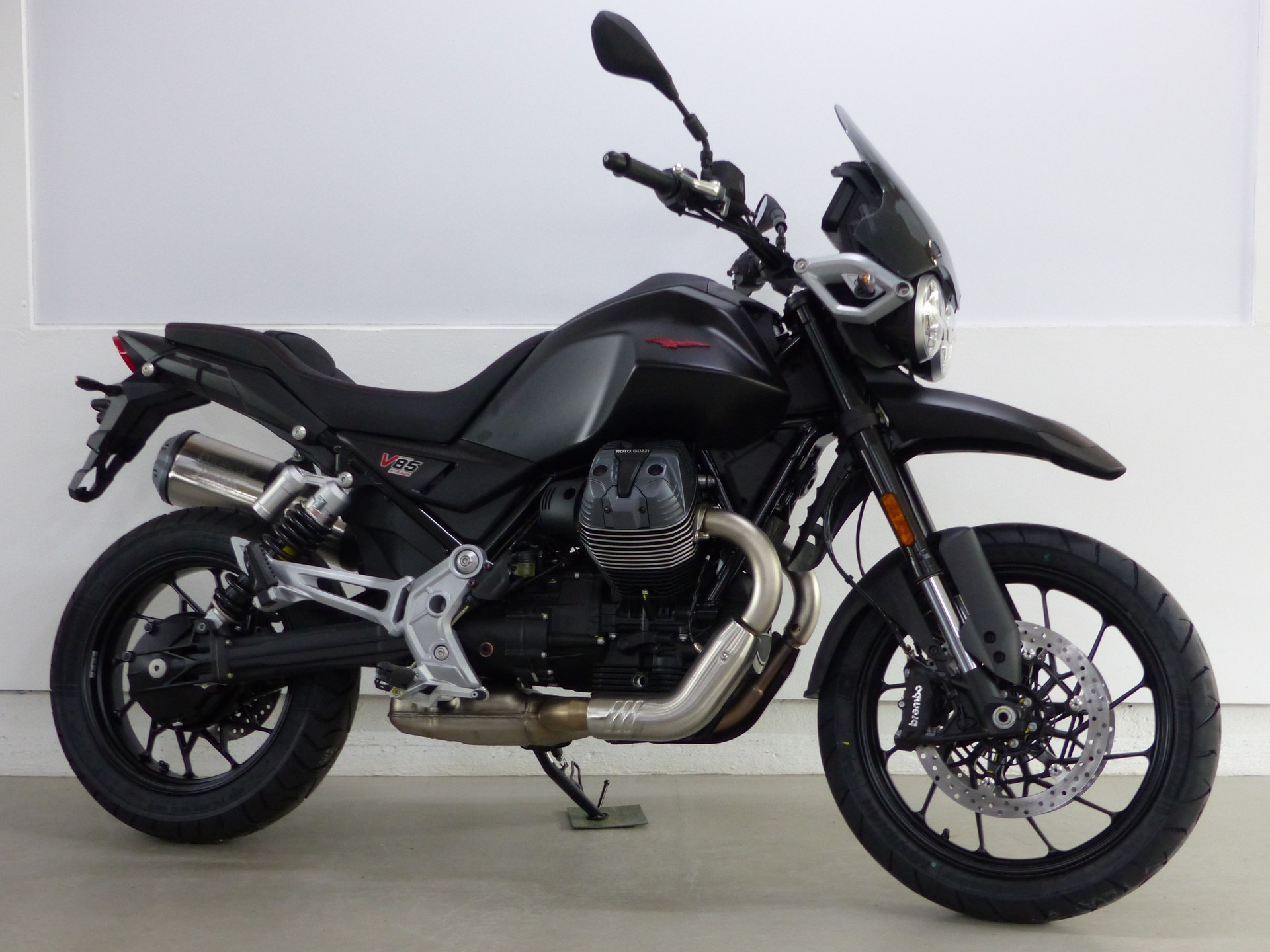 MOTO GUZZI V85 Strada MY25-image-1
