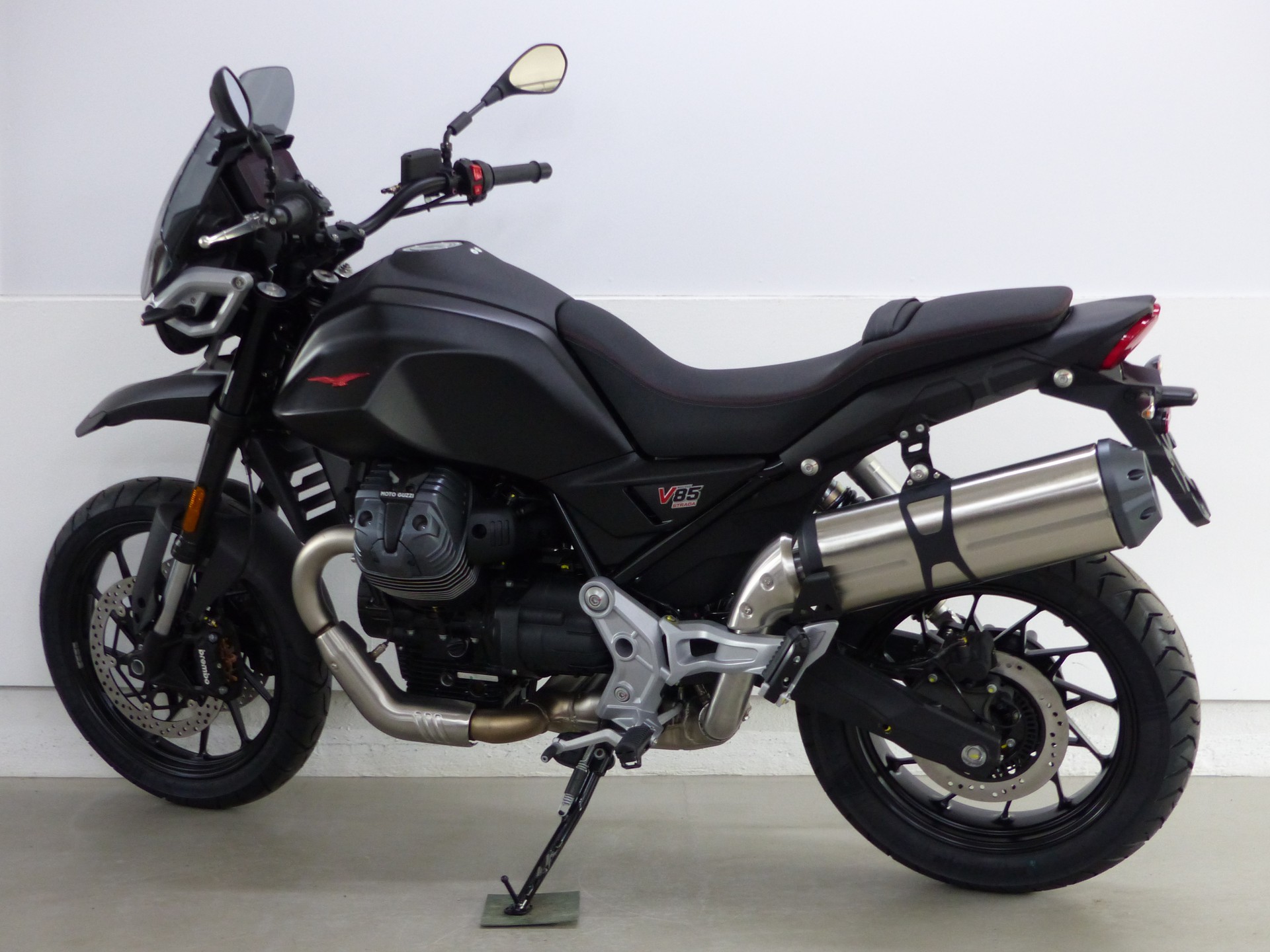 MOTO GUZZI V85 Strada MY25-image-3