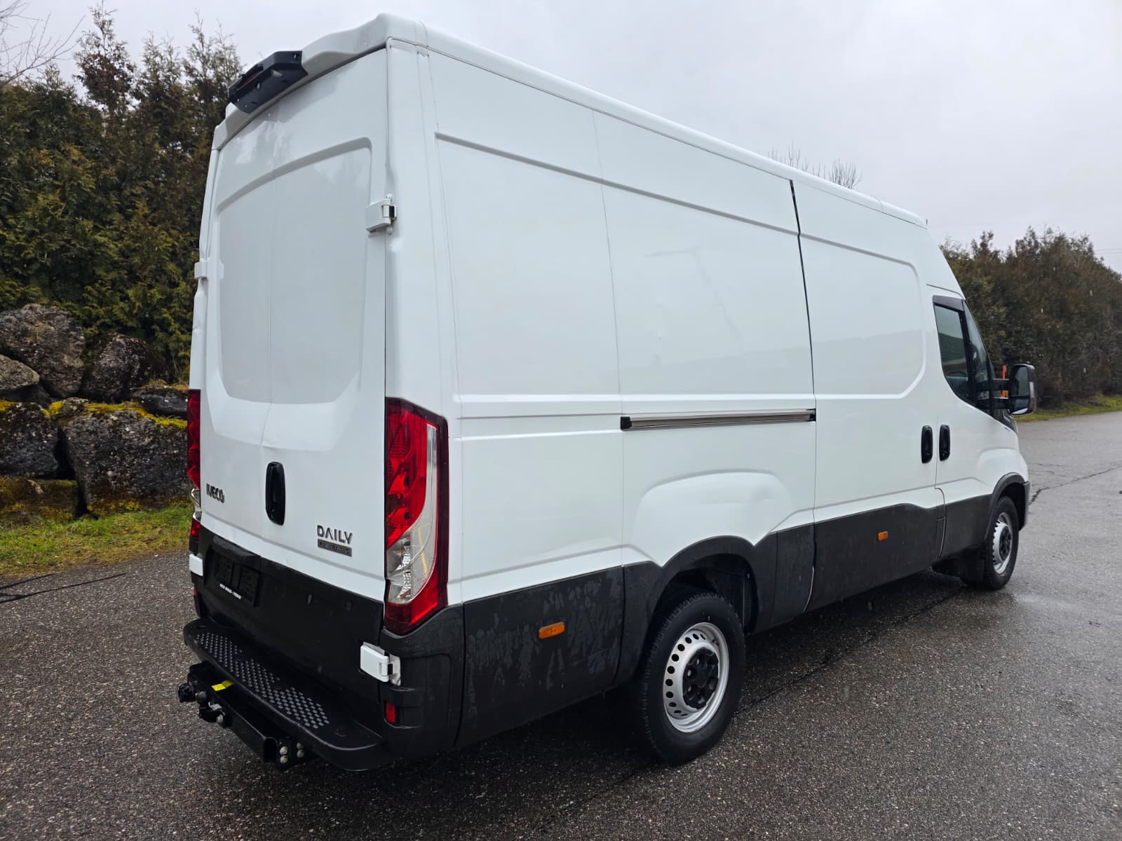 IVECO 35S14HA8V Fourgon 12m3-image-3