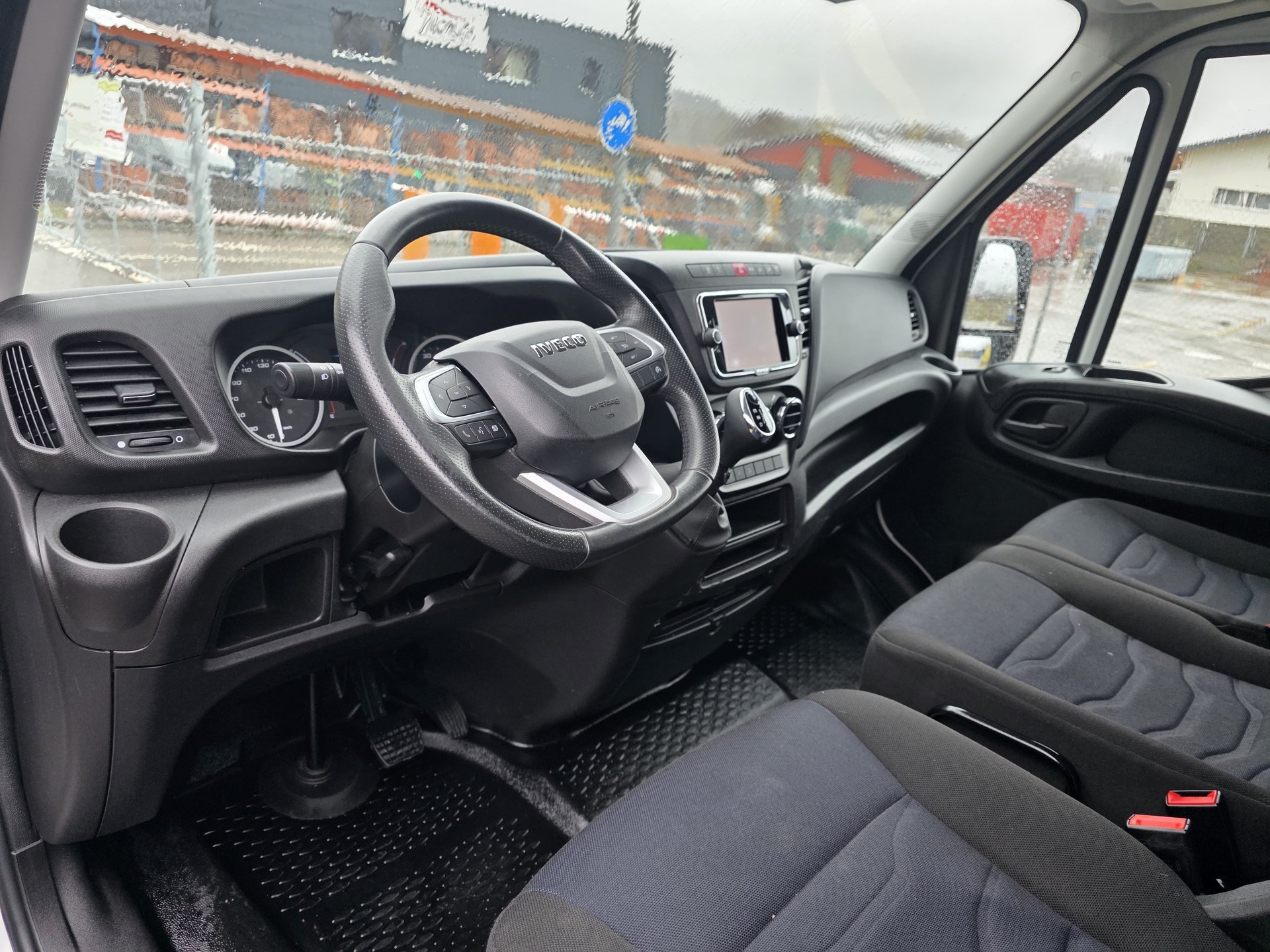 IVECO 35S14HA8V Fourgon 12m3-image-10