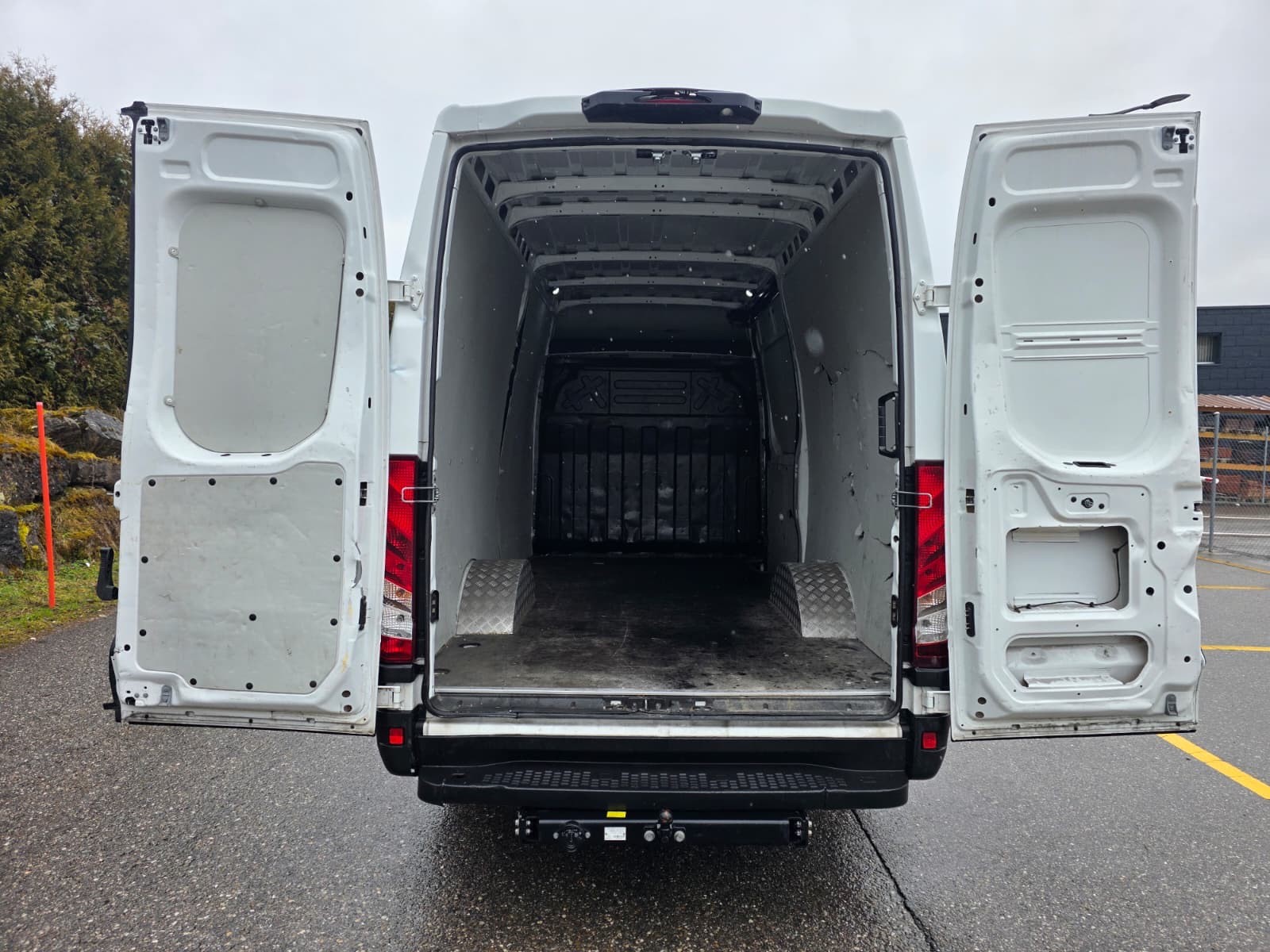 IVECO 35S14HA8V Fourgon 12m3-image-6
