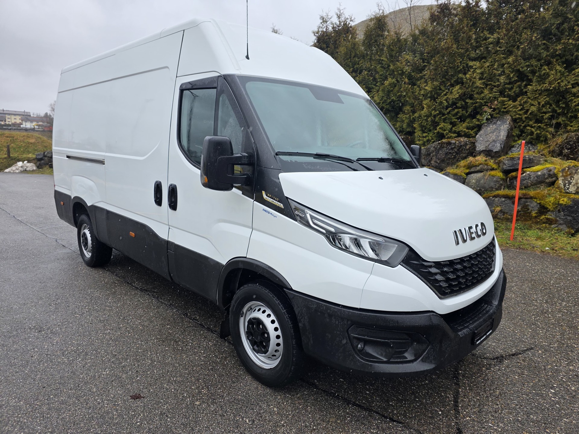IVECO 35S14HA8V Fourgon 12m3-image-2