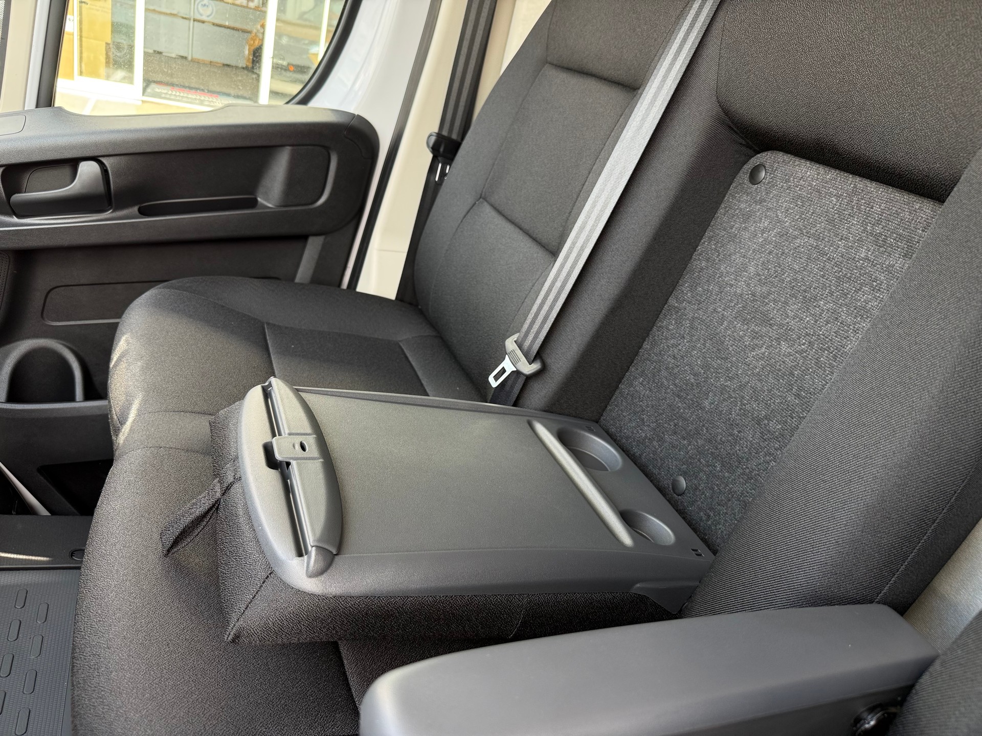 CITROEN Jumper 35+ 2.2 BlueHDi 180PS L4H2 2 Airbag Kamera 270°Tür Doppelblattfedern AHK 3T Holzboden, alle Grössen verfügbar!-image-18