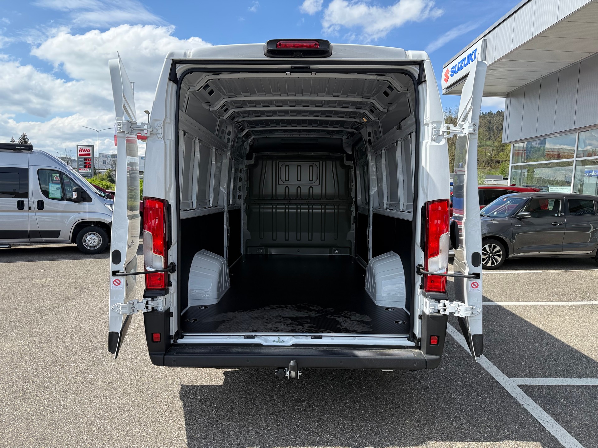 CITROEN Jumper 35+ 2.2 BlueHDi 180PS L4H2 2 Airbag Kamera 270°Tür Doppelblattfedern AHK 3T Holzboden, alle Grössen verfügbar!-image-6