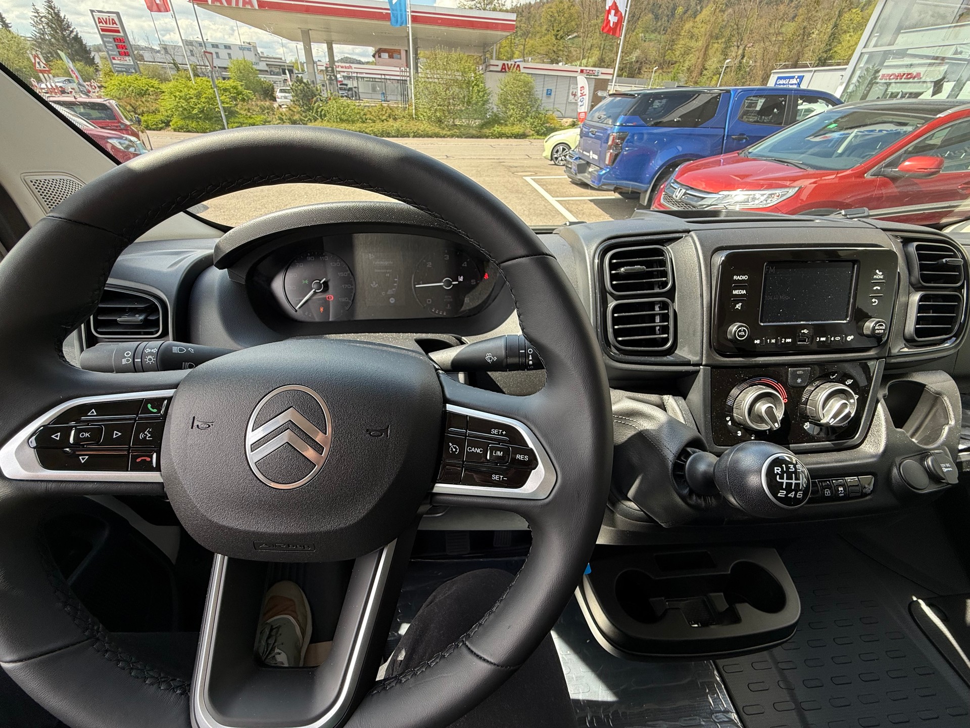 CITROEN Jumper 35+ 2.2 BlueHDi 180PS L4H2 2 Airbag Kamera 270°Tür Doppelblattfedern AHK 3T Holzboden, alle Grössen verfügbar!-image-11
