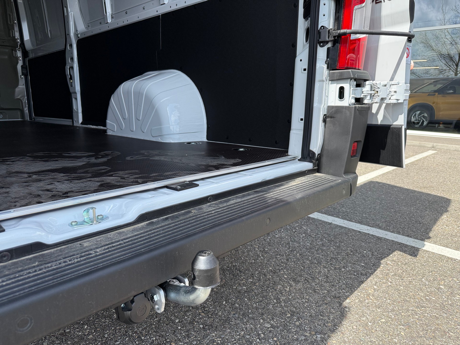 CITROEN Jumper 35+ 2.2 BlueHDi 180PS L4H2 2 Airbag Kamera 270°Tür Doppelblattfedern AHK 3T Holzboden, alle Grössen verfügbar!-image-7