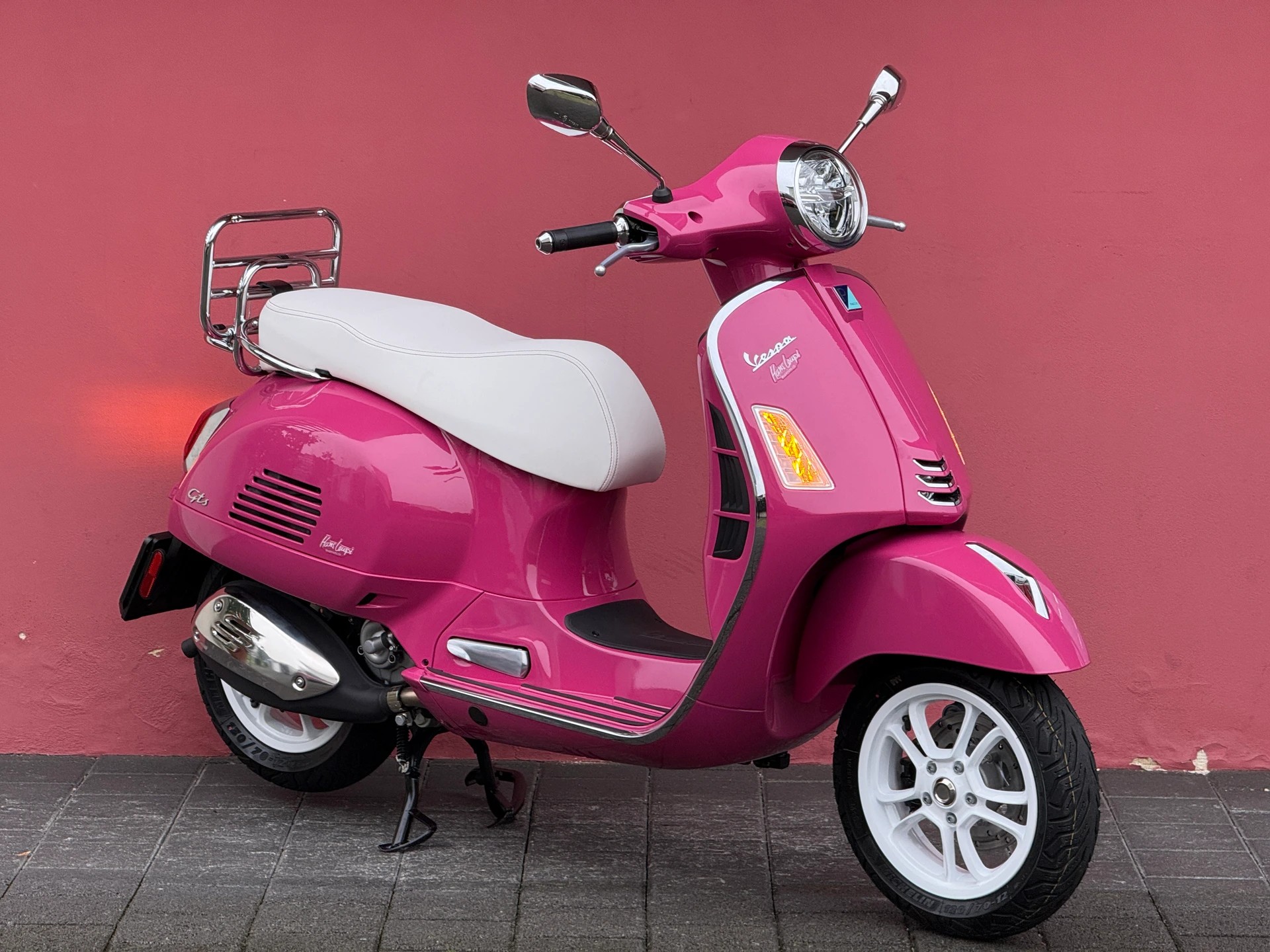 PIAGGIO Vespa GTS 310 Shocking Rosa 801 Tailor Made-image-6