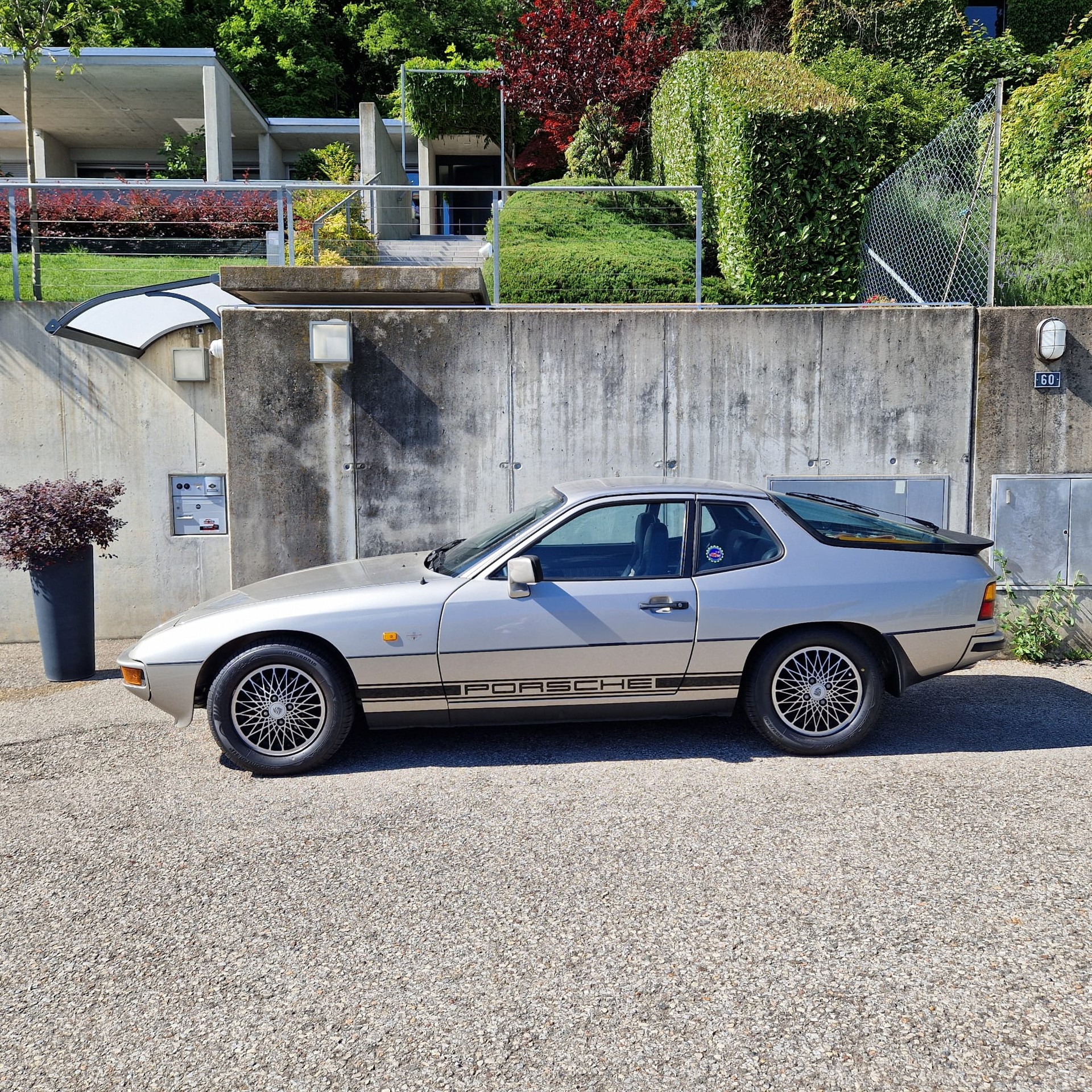 PORSCHE 924