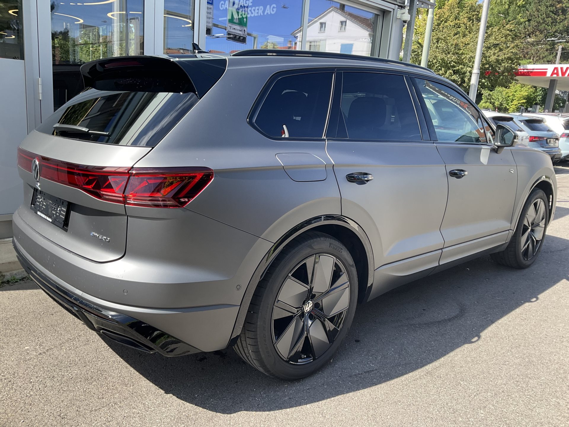 VW Touareg 3.0 TSI eHYBRID 462 PS 4MOTION R *** SILIZIUMGRAU MATT & 5 JAHRE VW WERSGARANTIE ***-showroom-element-3