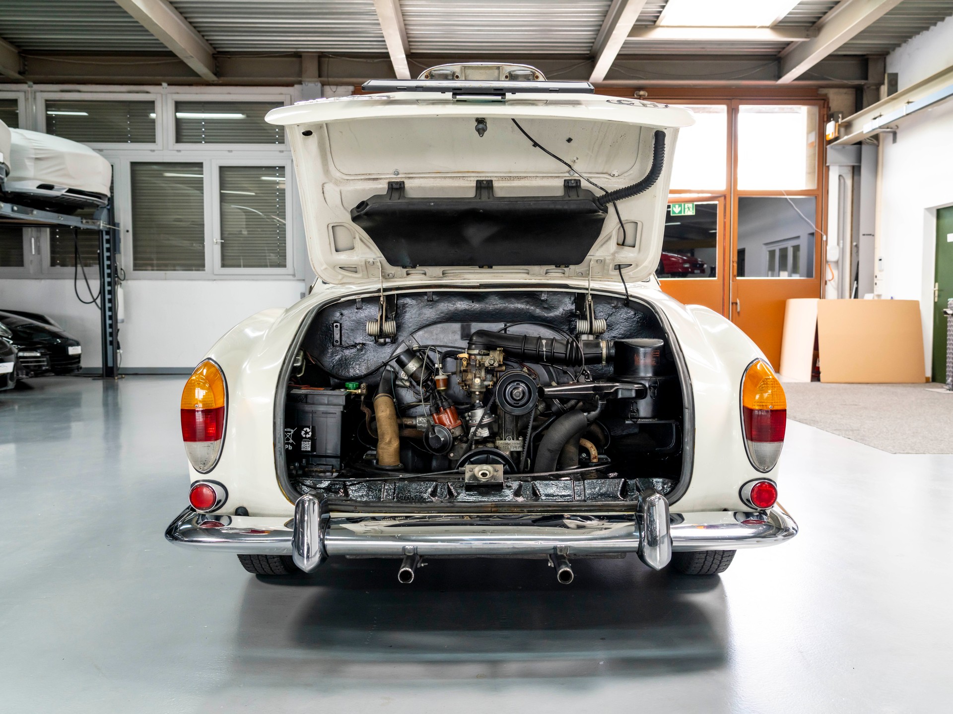 VW Karmann-Ghia 14-image-14