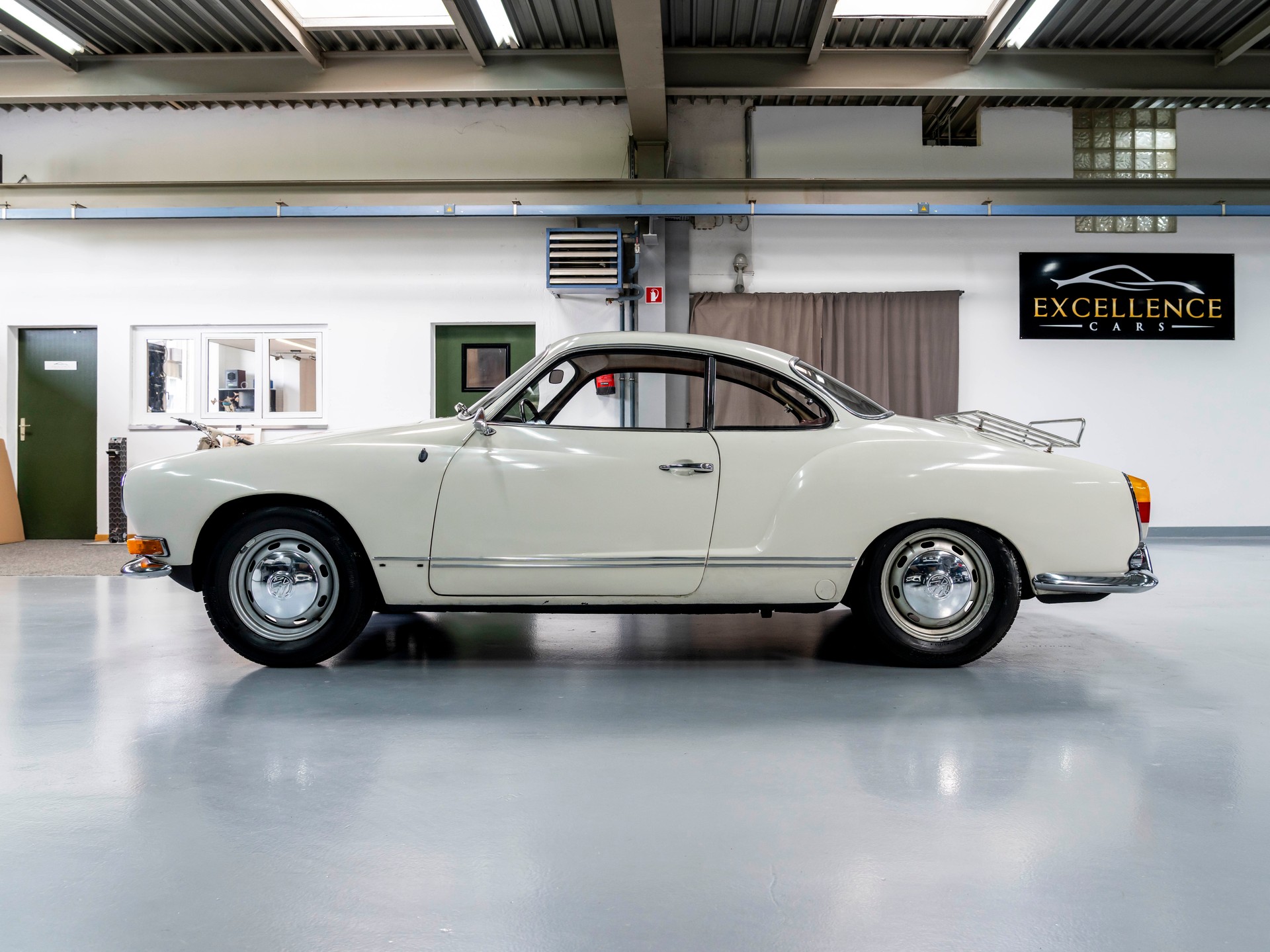 VW Karmann-Ghia 14-image-5