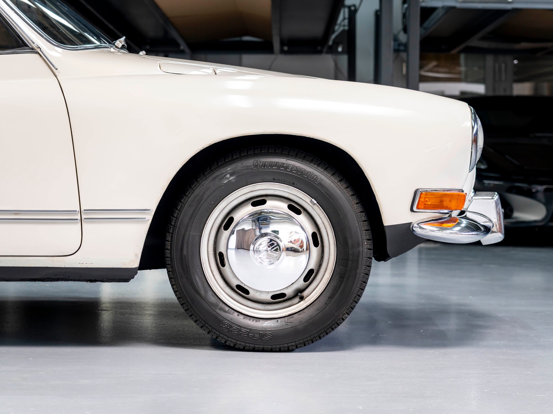 VW Karmann-Ghia 14-image-8