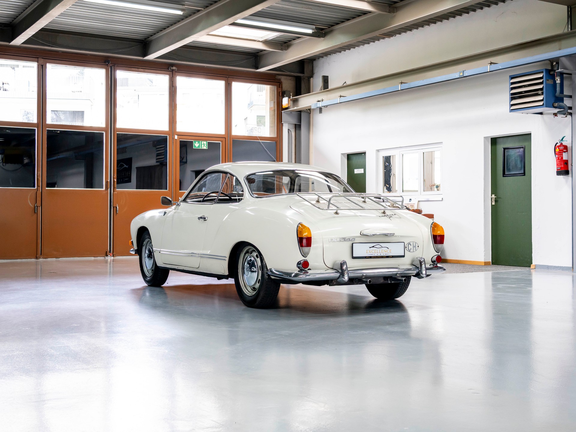 VW Karmann-Ghia 14-image-7