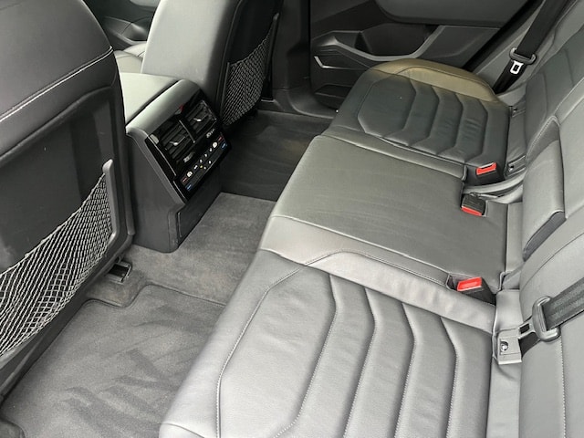 VW Touareg 3.0 TSI Elegance Tiptronic-image-24