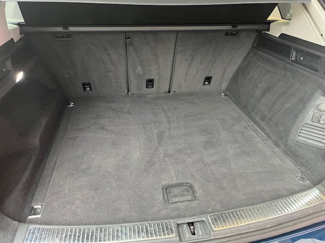 VW Touareg 3.0 TSI Elegance Tiptronic-image-27