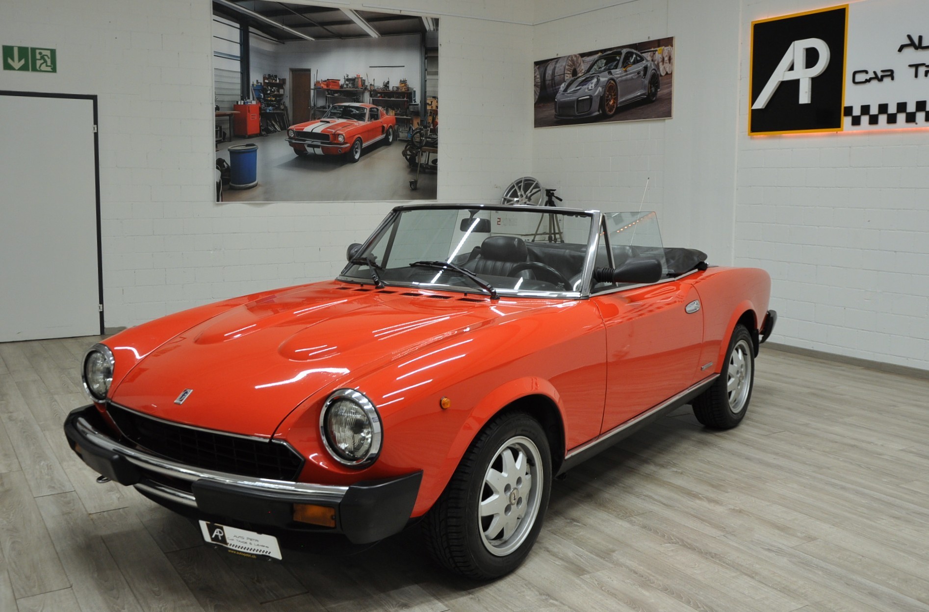 PININFARINA Spyder 124 DS-showroom-element-2