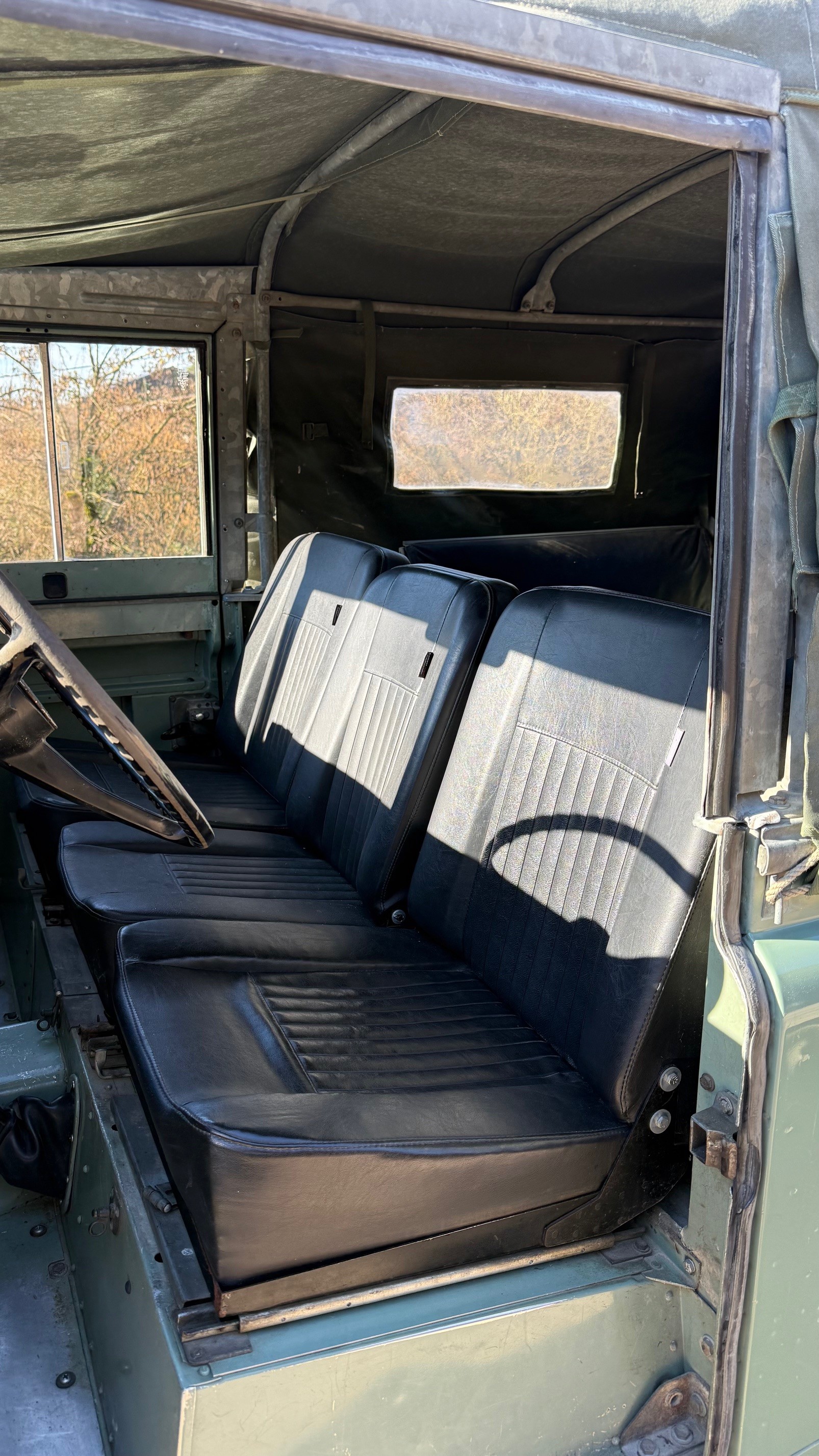 LAND ROVER 3-image-1