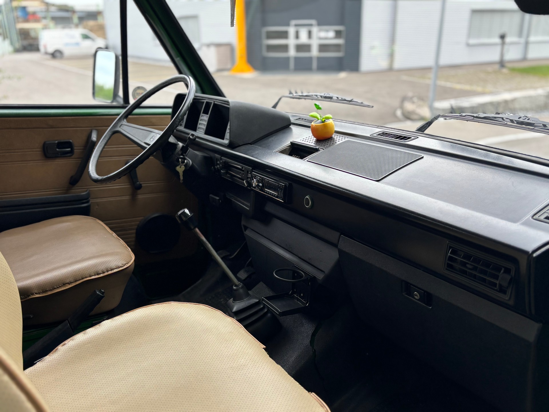 VW T2 **CAMPER**-image-12