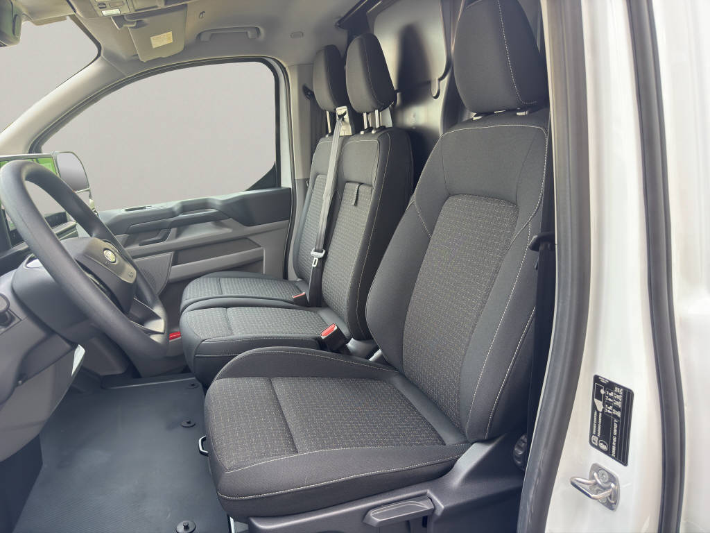 FORD E-Transit C Van 320 L1 Trend 218 PS RWD 0.99% Leasing-image-17
