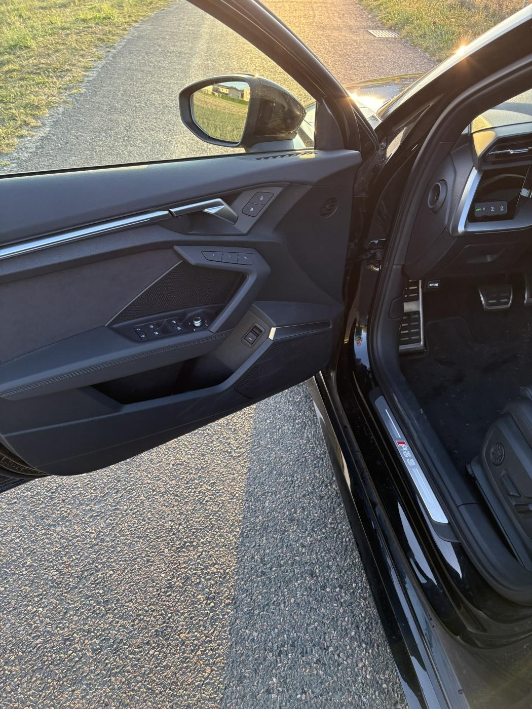 AUDI RS3 Sportback 2.5 TSI quattro S-tronic FULL BLACK-image-6