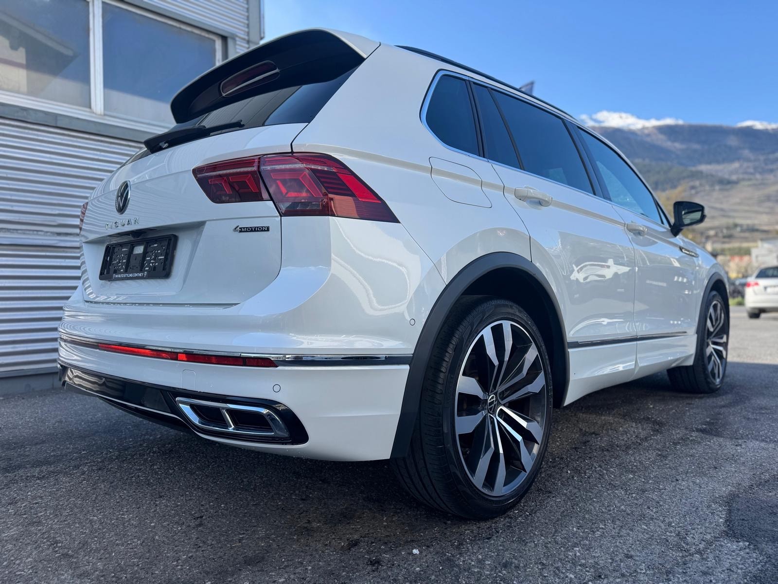 VW Tiguan 2.0 TDI SCR R-Line 4Motion DSG-image-3