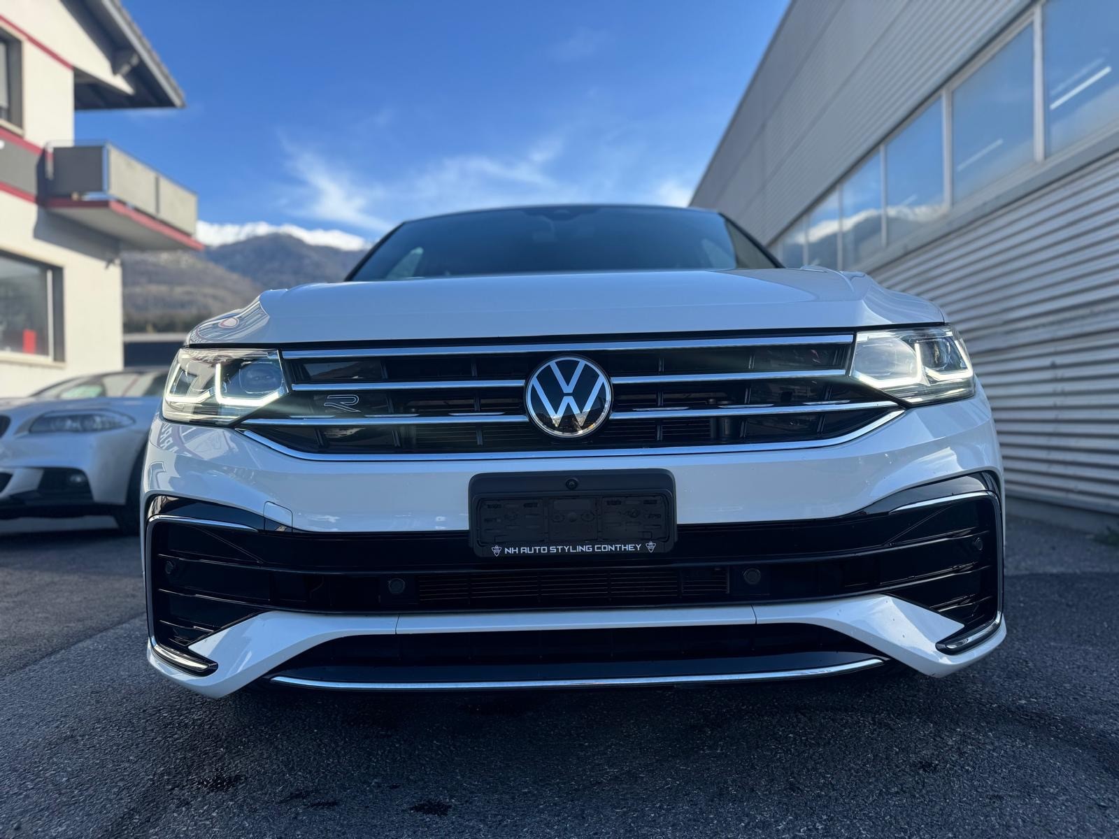 VW Tiguan 2.0 TDI SCR R-Line 4Motion DSG-image-1