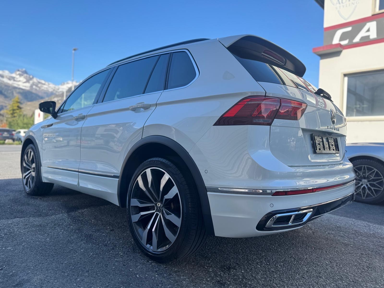 VW Tiguan 2.0 TDI SCR R-Line 4Motion DSG-image-5
