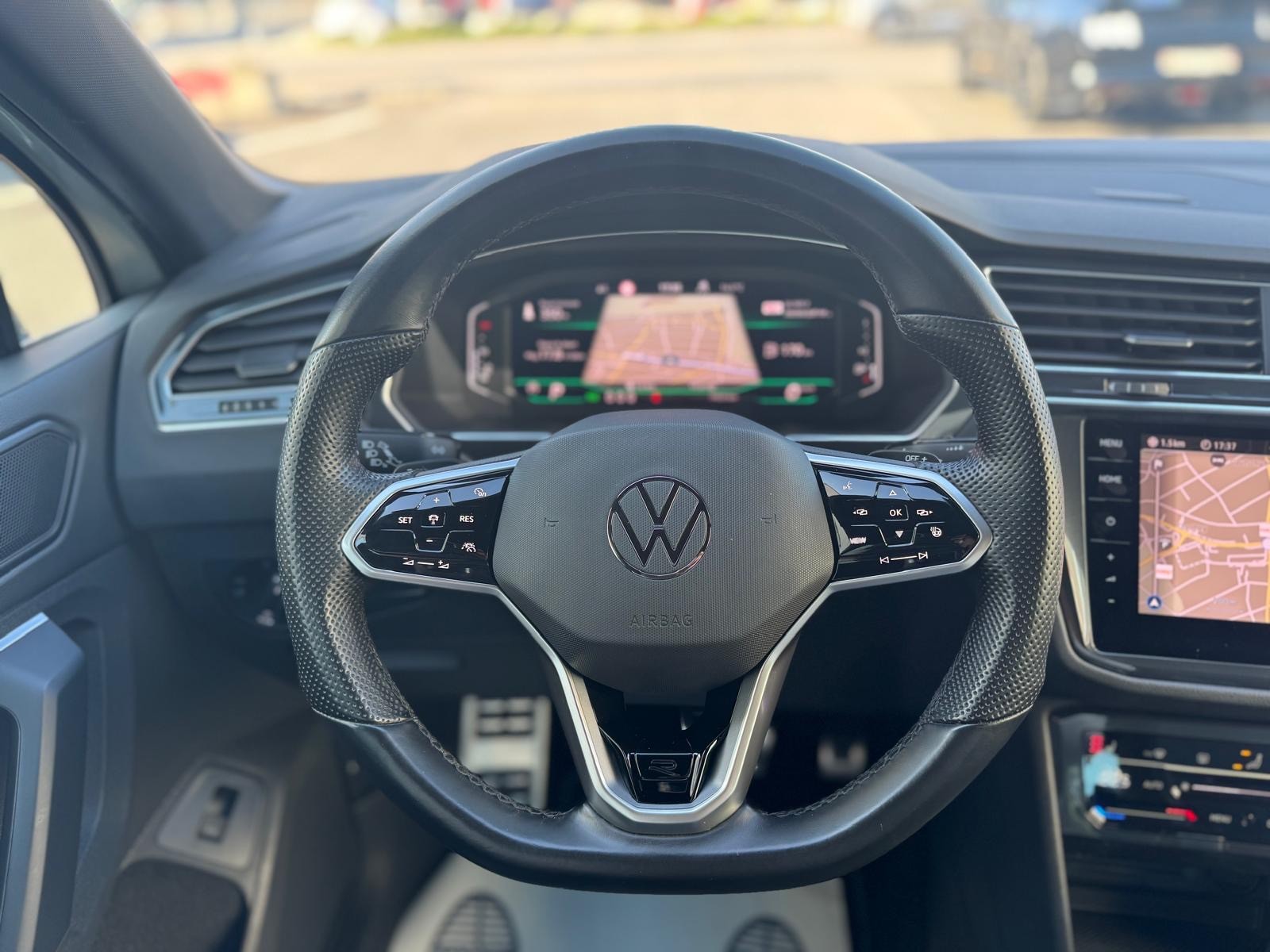 VW Tiguan 2.0 TDI SCR R-Line 4Motion DSG-image-9
