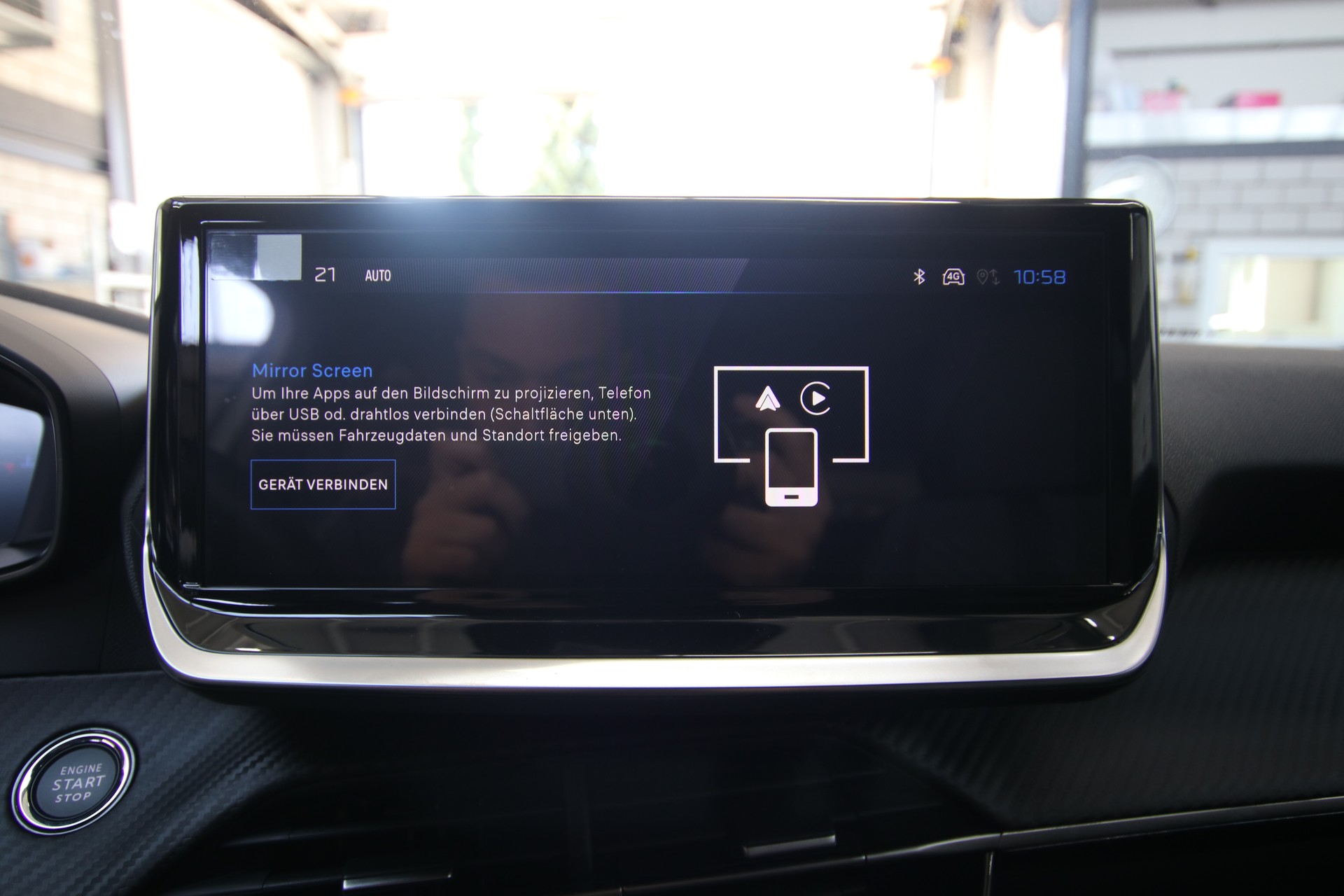 PEUGEOT 2008 1.2 145 MHEV Allure Premium-image-19