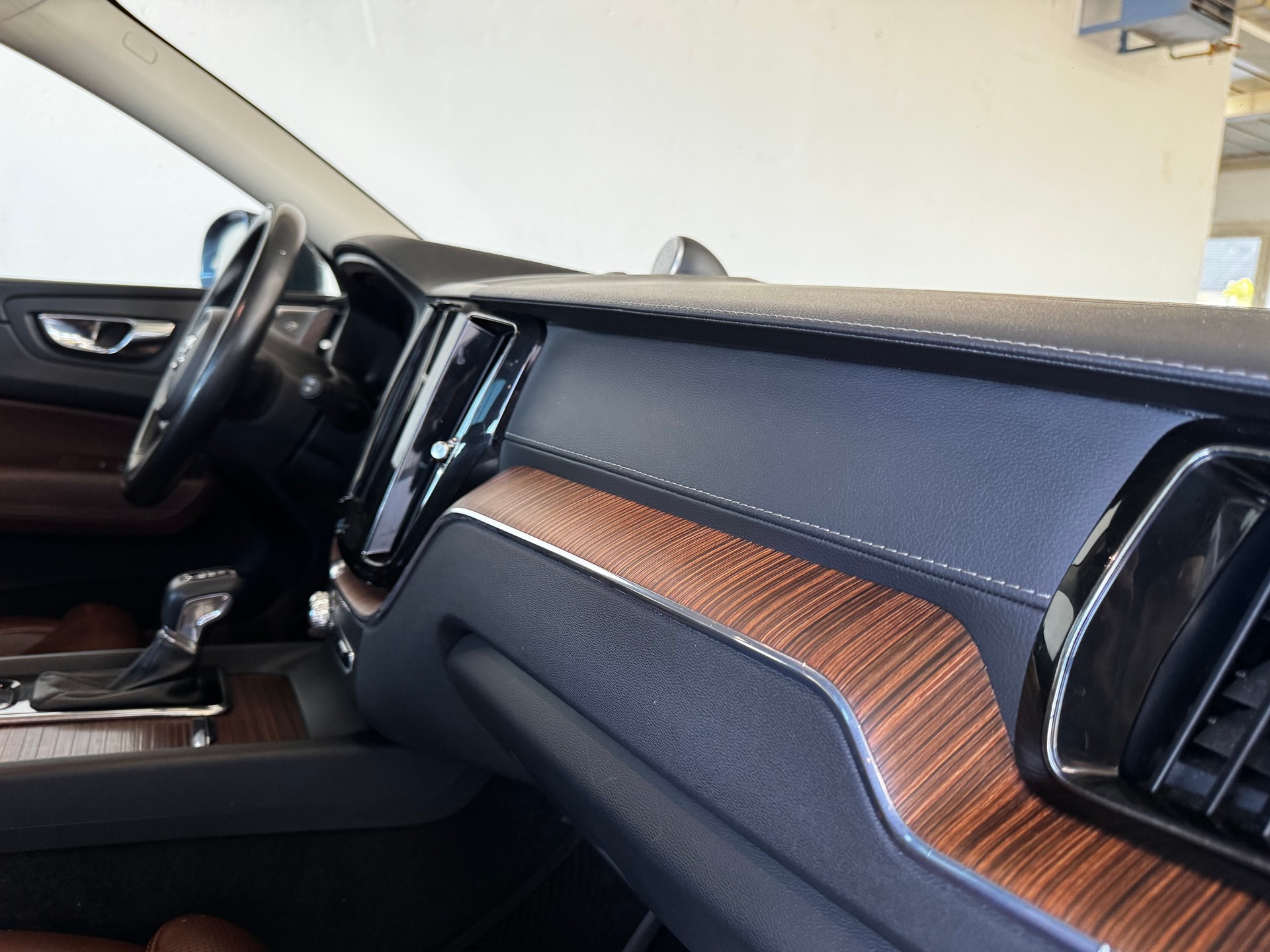 VOLVO XC60 D5 AWD Inscription Geartronic-image-27