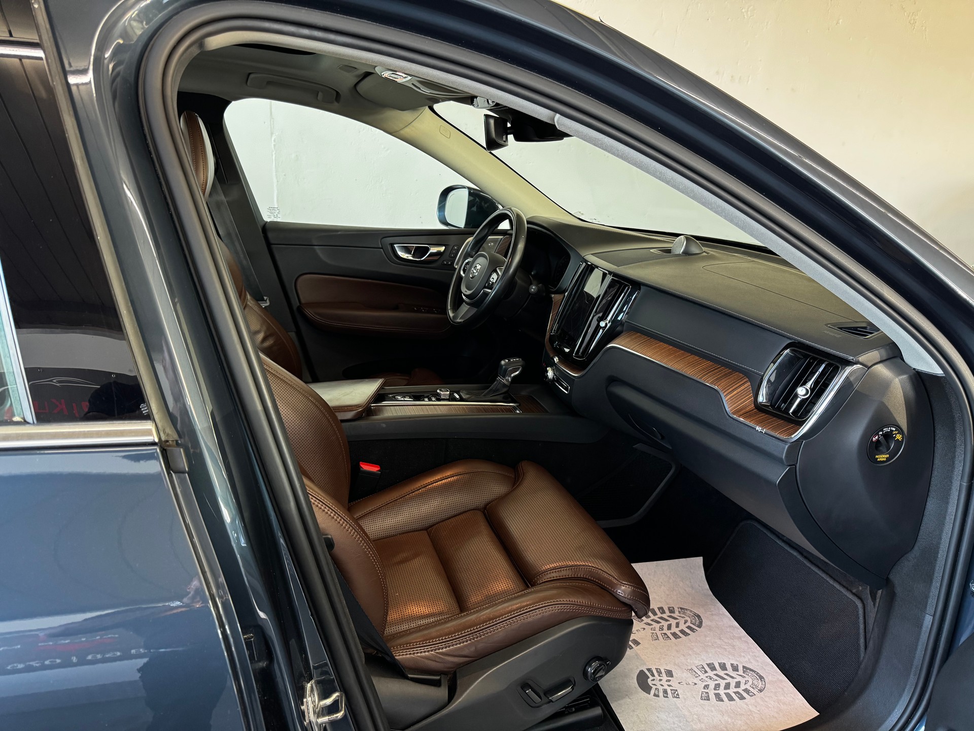VOLVO XC60 D5 AWD Inscription Geartronic-image-26