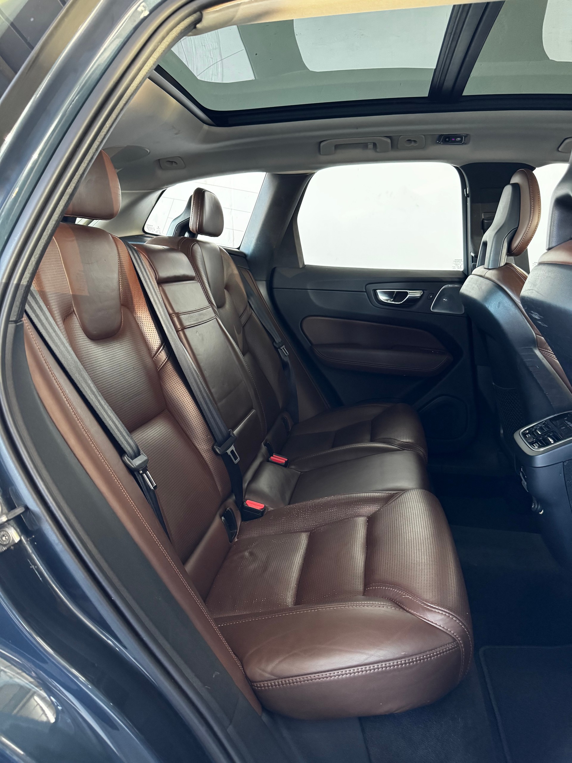 VOLVO XC60 D5 AWD Inscription Geartronic-image-30