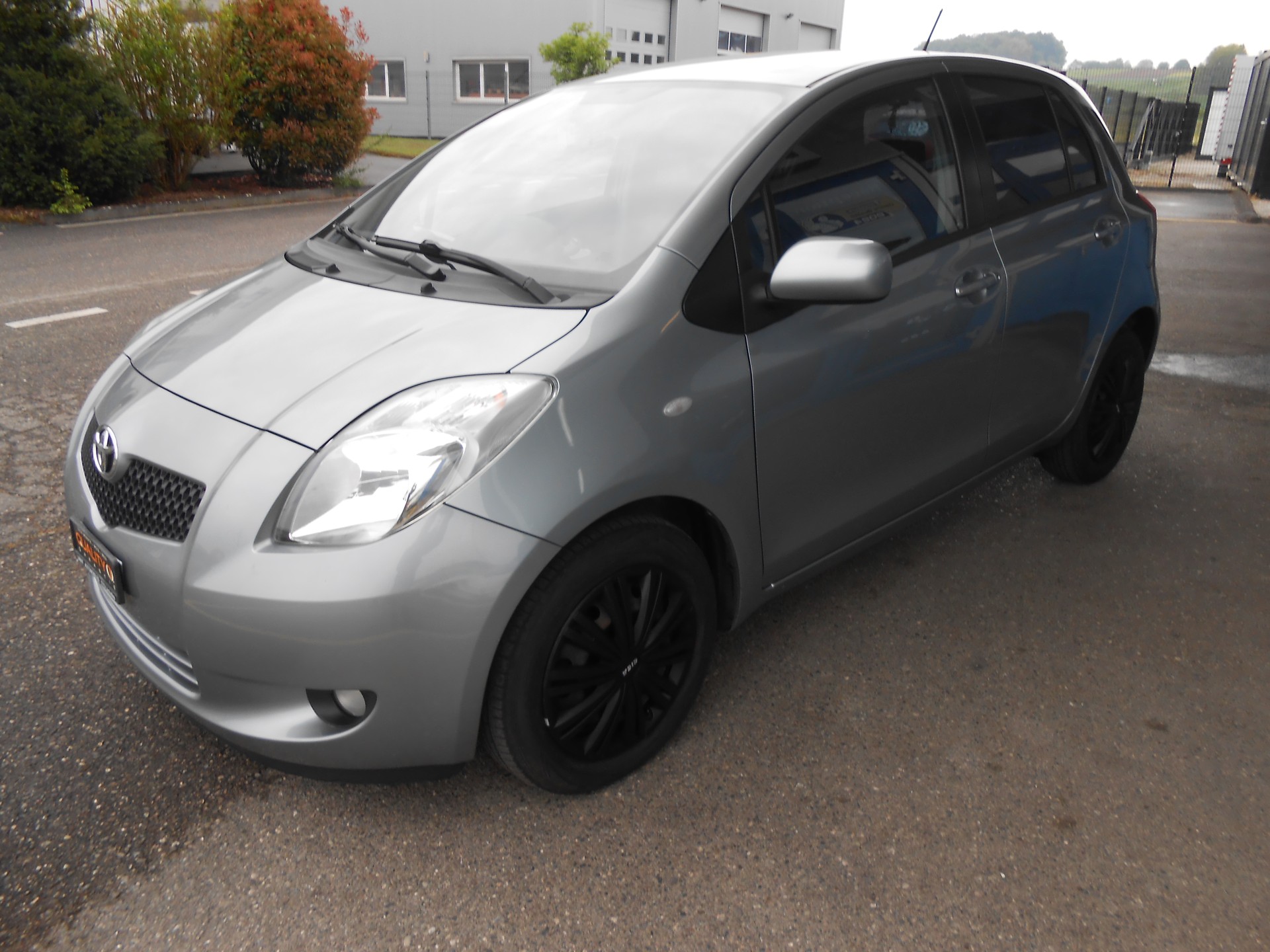 TOYOTA Yaris 1.3 Linea Sol-image-1