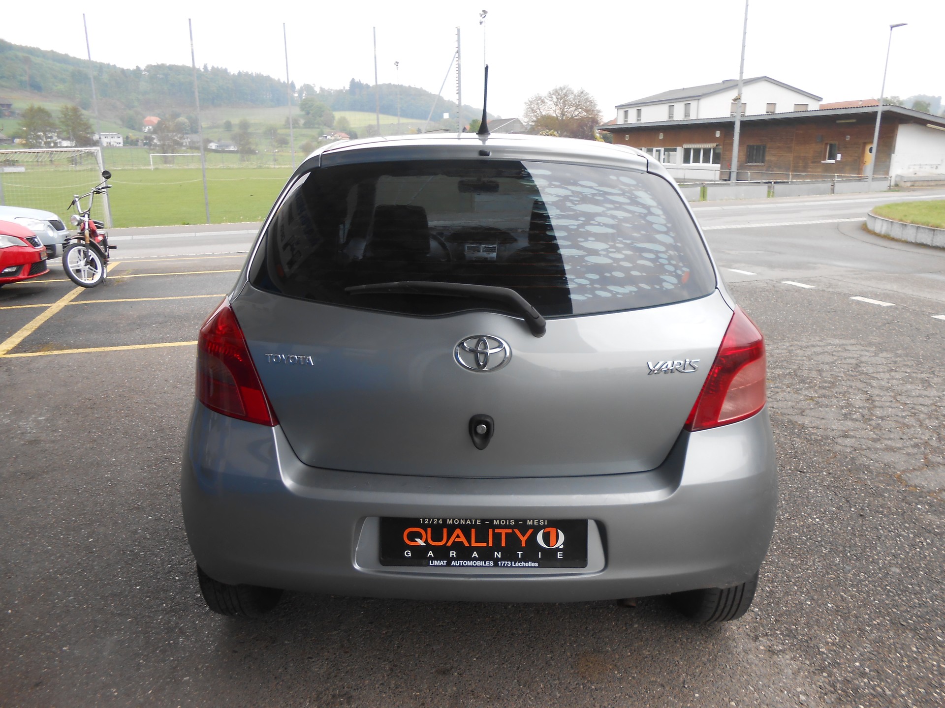 TOYOTA Yaris 1.3 Linea Sol-image-5