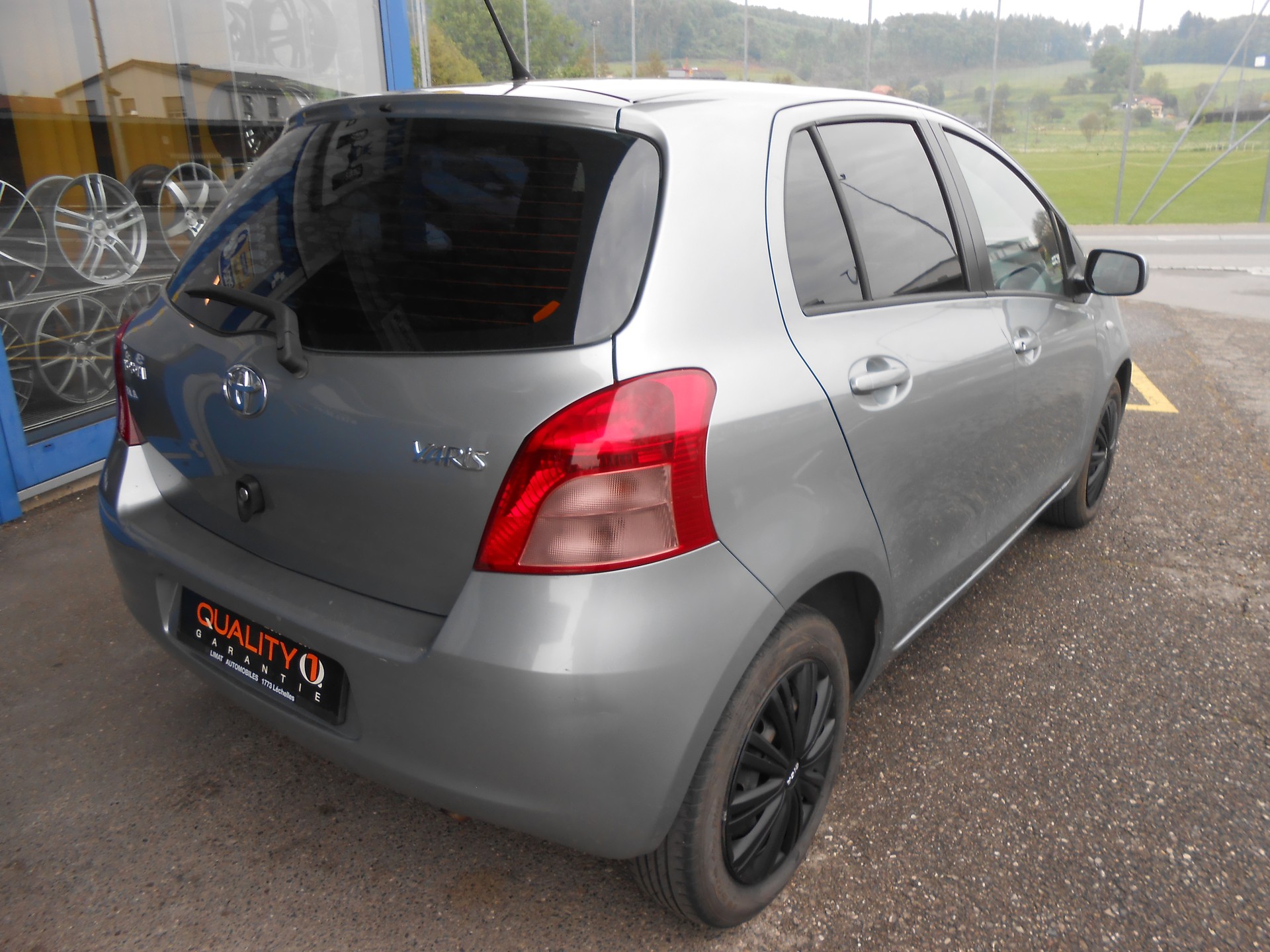 TOYOTA Yaris 1.3 Linea Sol-image-4