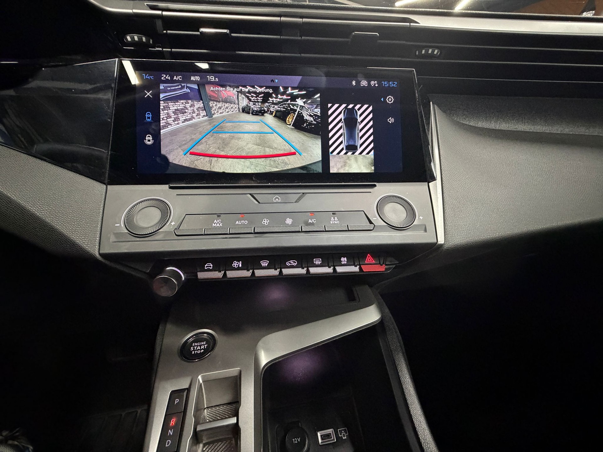 PEUGEOT 408 1.2 HEV 145 Allure-image-17