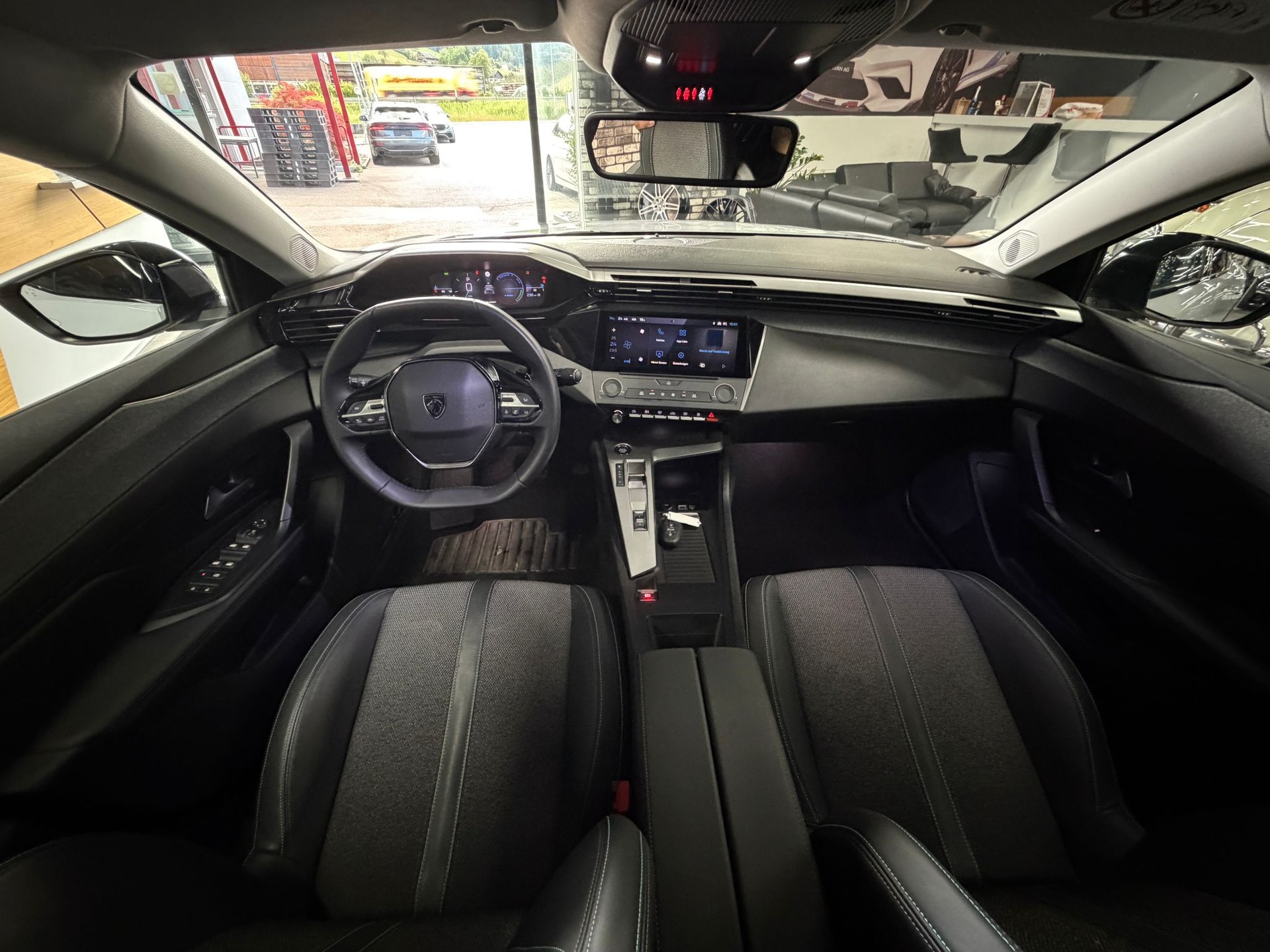 PEUGEOT 408 1.2 HEV 145 Allure-image-20