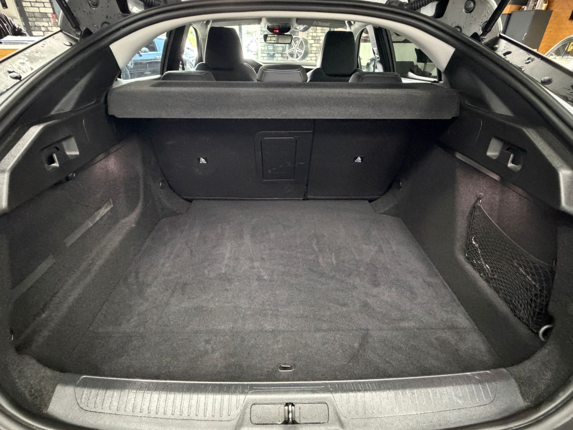 PEUGEOT 408 1.2 HEV 145 Allure-image-11
