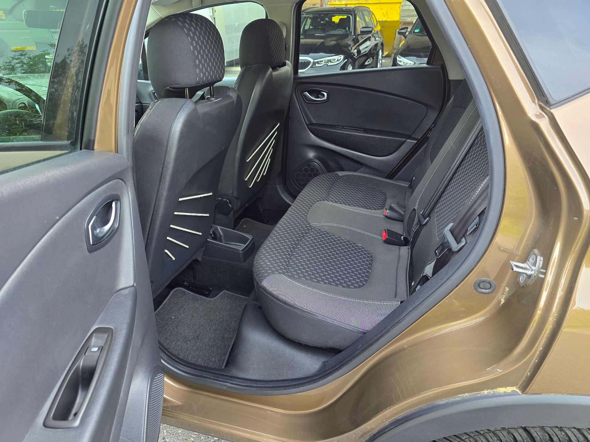 RENAULT Captur 1.2 T 16V Intens-image-14