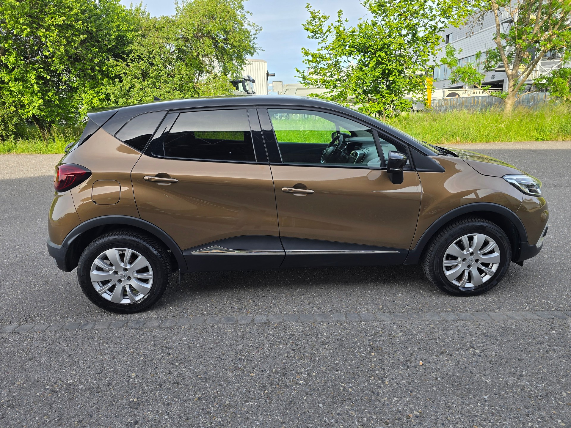 RENAULT Captur 1.2 T 16V Intens-image-8