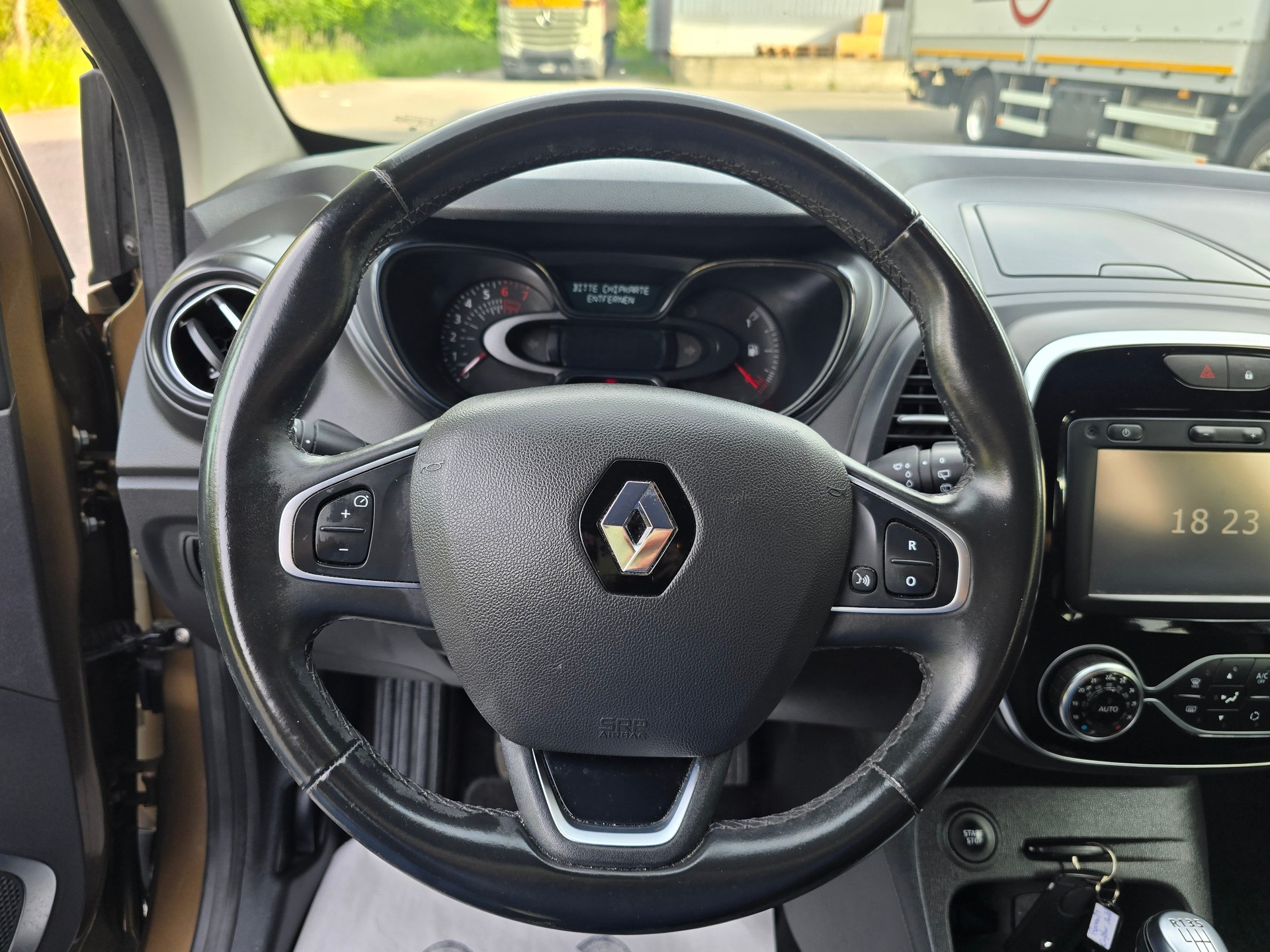 RENAULT Captur 1.2 T 16V Intens-image-18