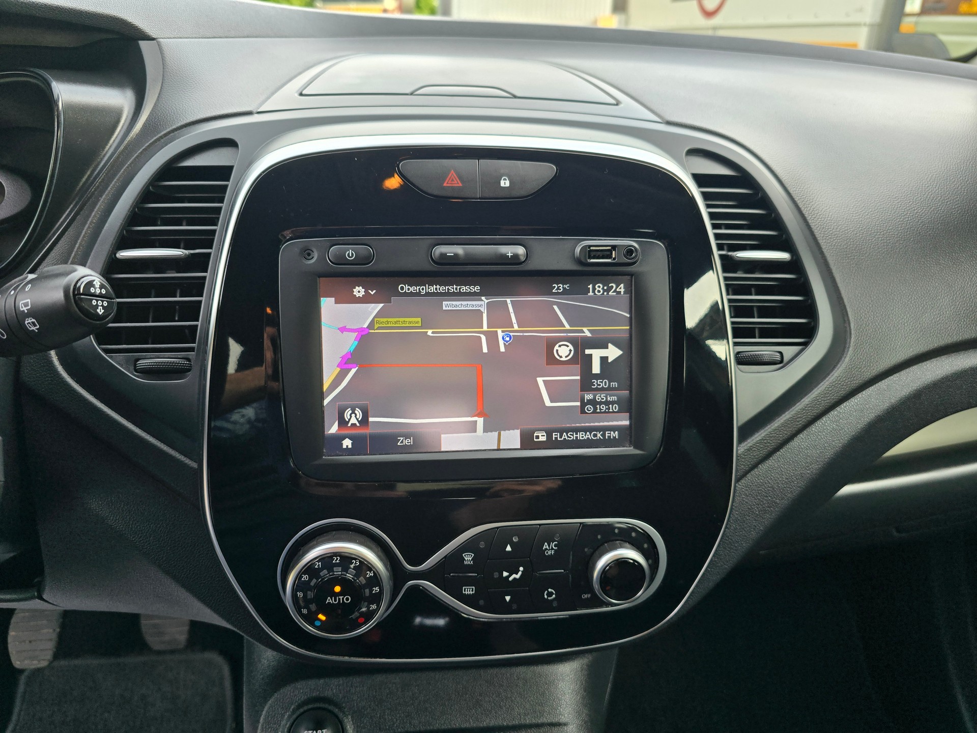 RENAULT Captur 1.2 T 16V Intens-image-22