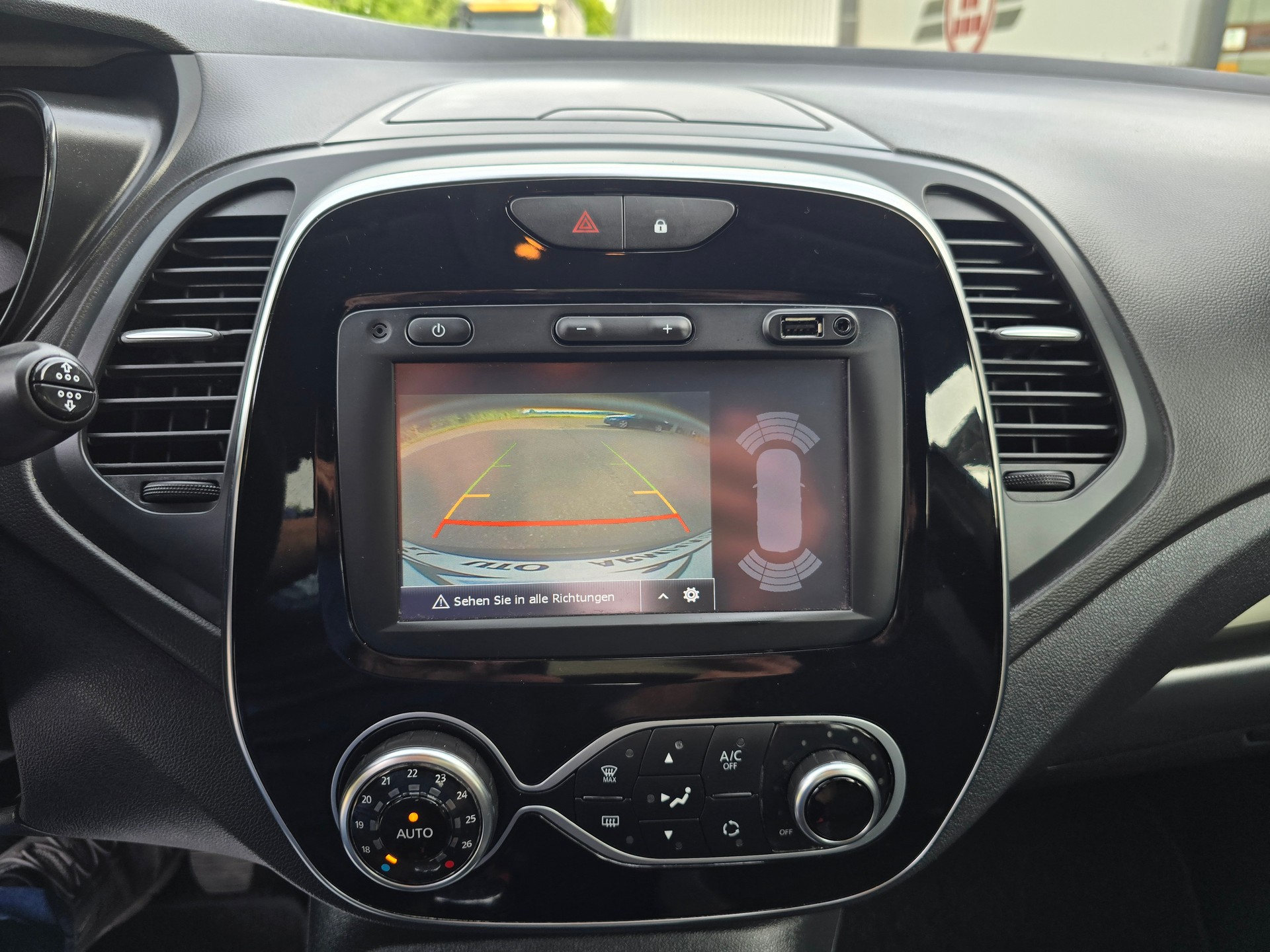 RENAULT Captur 1.2 T 16V Intens-image-23