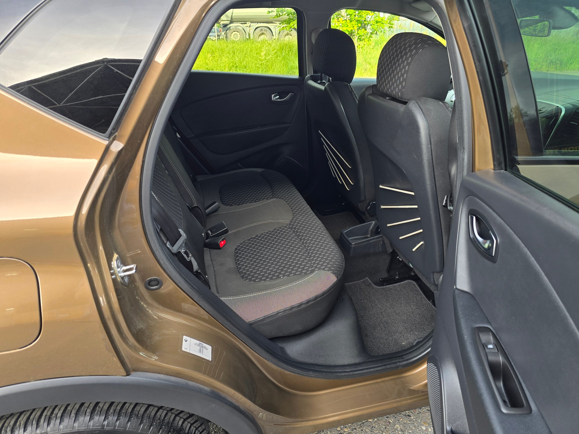 RENAULT Captur 1.2 T 16V Intens-image-10