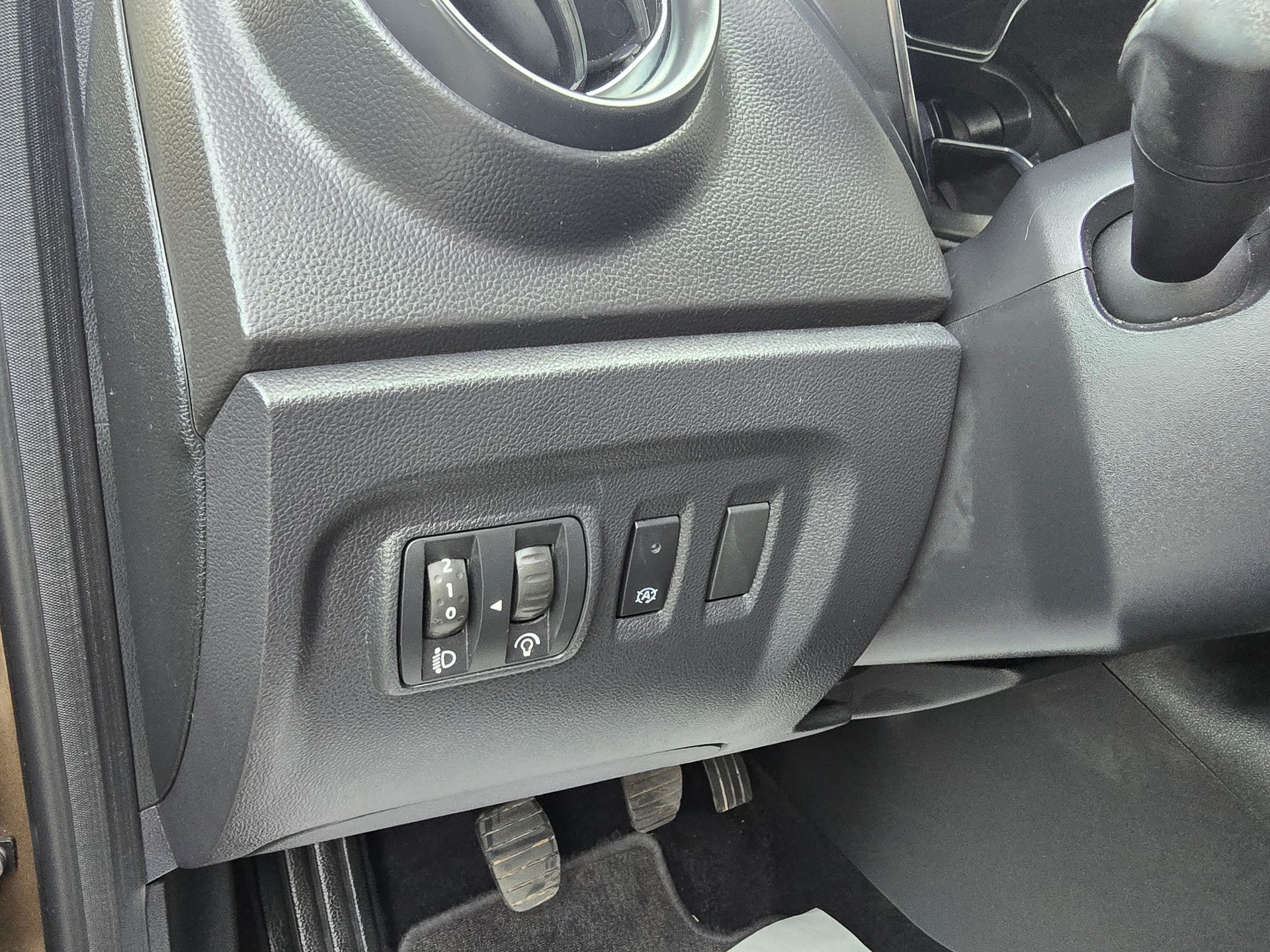 RENAULT Captur 1.2 T 16V Intens-image-17