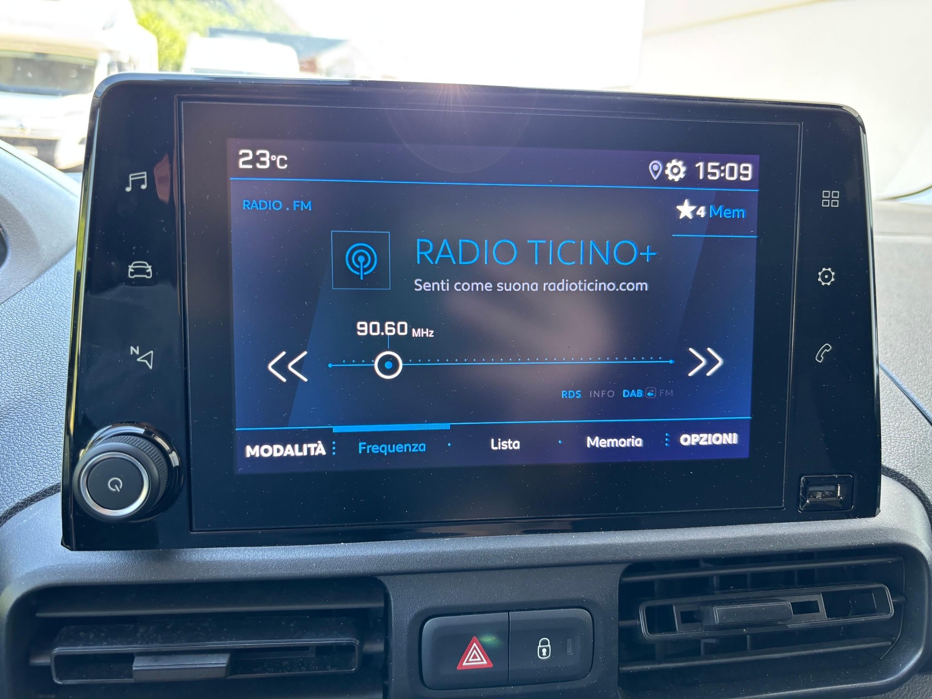 PEUGEOT Partner Kaw. 1000 Standard 1.2 PureTech 130 Premium S/S-image-14