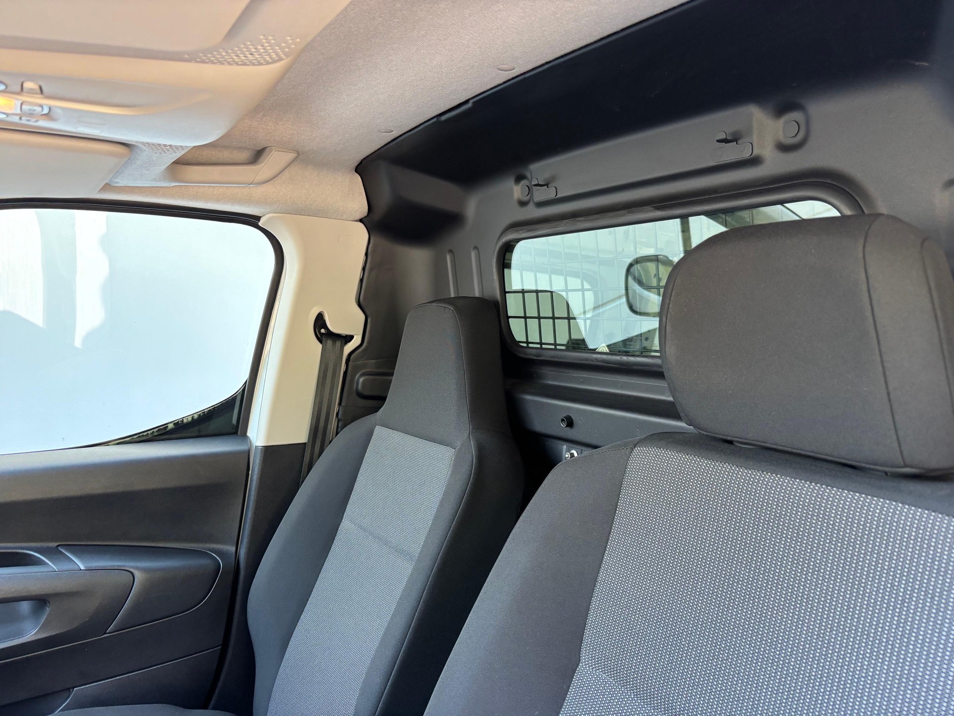PEUGEOT Partner Kaw. 1000 Standard 1.2 PureTech 130 Premium S/S-image-8