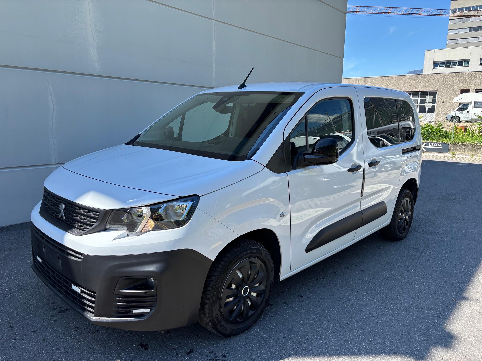 PEUGEOT Partner Kaw. 1000 Standard 1.2 PureTech 130 Premium S/S-image-2