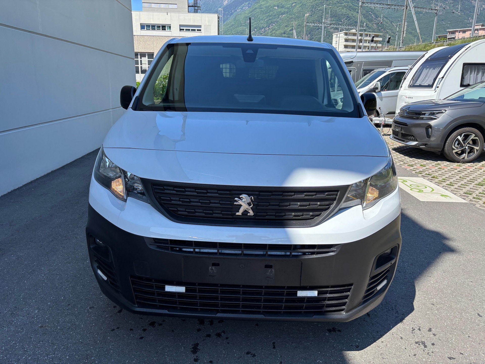 PEUGEOT Partner Kaw. 1000 Standard 1.2 PureTech 130 Premium S/S-image-1