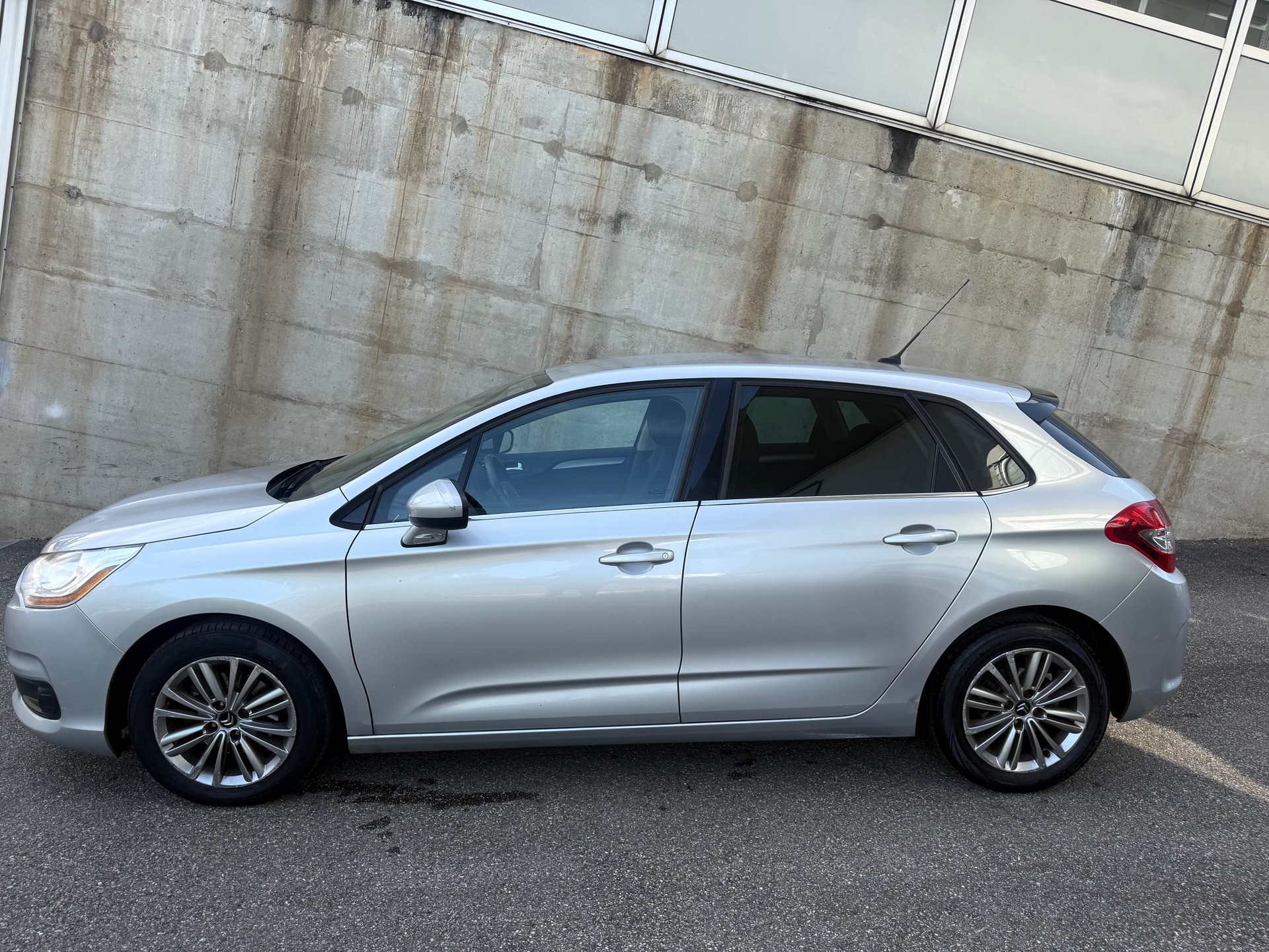 CITROEN C4 Berline 1.6 VTi Séduction || Frisch ab MFK-image-1